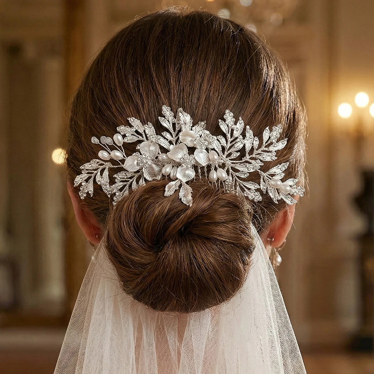 

Роскошная заколка для волос с жемчугом и серебряными цветами, боковая расческа-заколка с вуалью для низкого пучка, свадебное украшение для волос в подарок