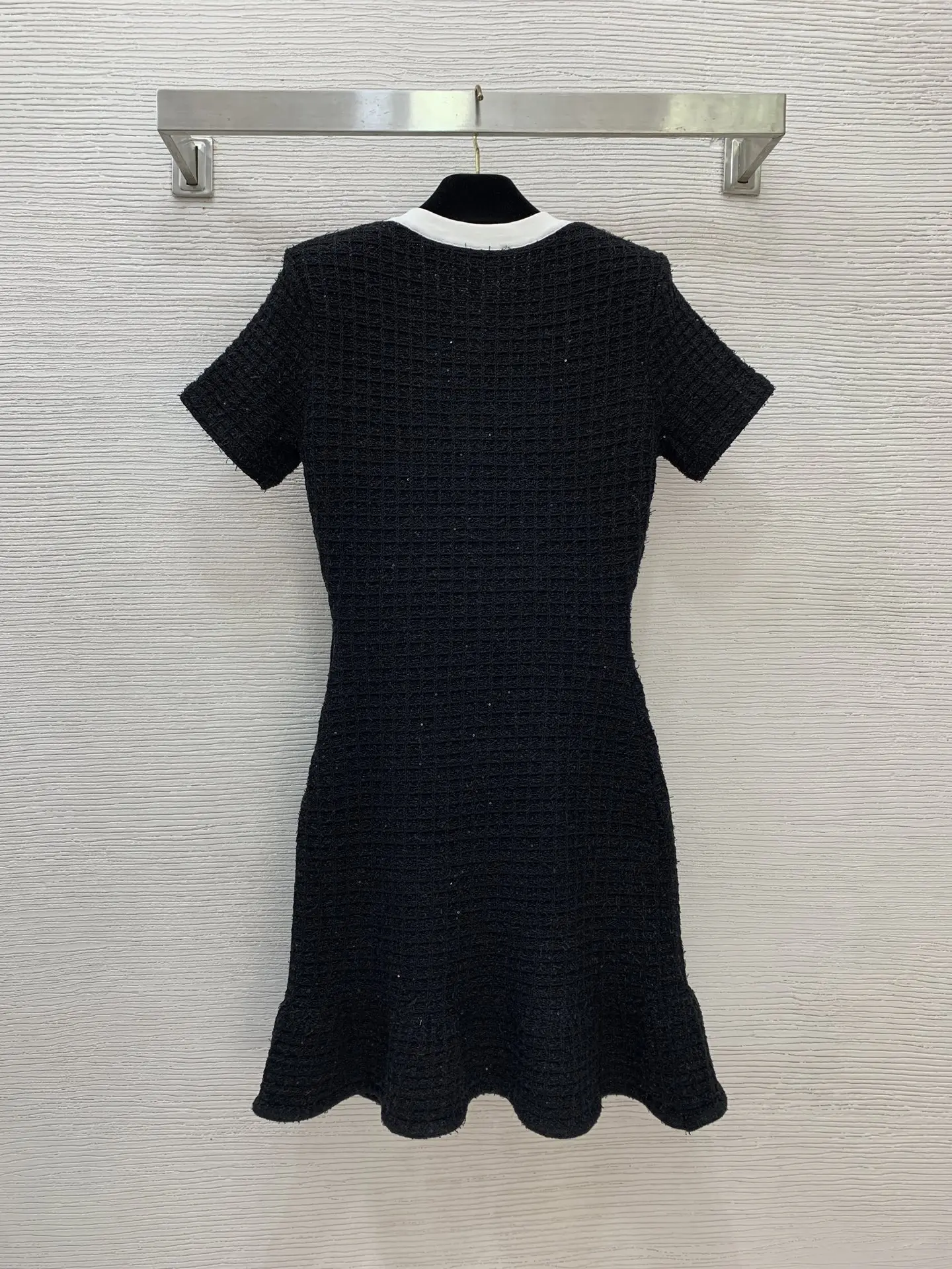 25SS autunno e inverno vestibilità slim da donna, abito rotondo a maniche corte con fibbia di giunzione in colore a contrasto LH211