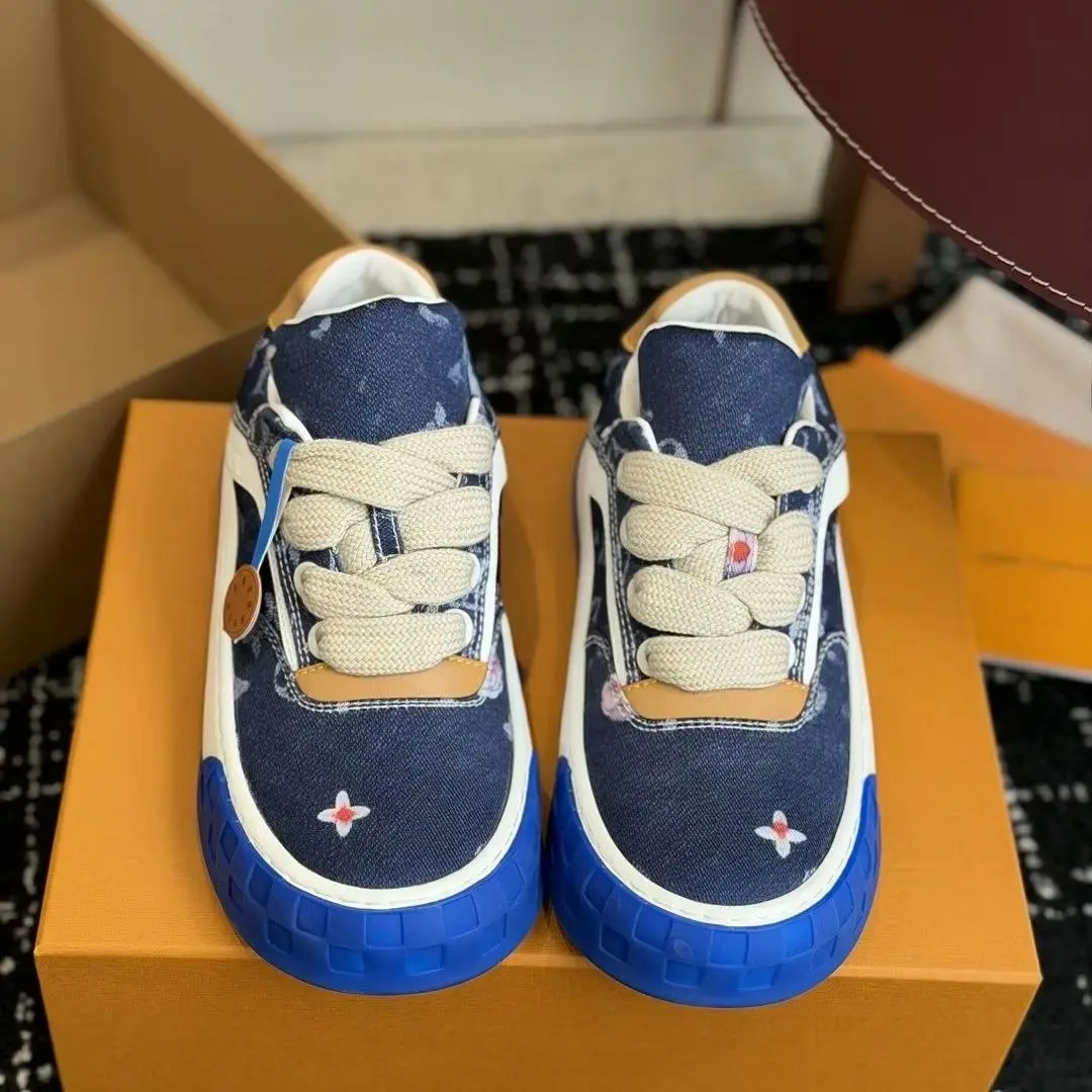 Unisex dunkelblaue Denim-Sneaker mit Blumenmuster, niedriger Schaft, dicke Sohle, klobige Schnürung, lässige Skateschuhe
