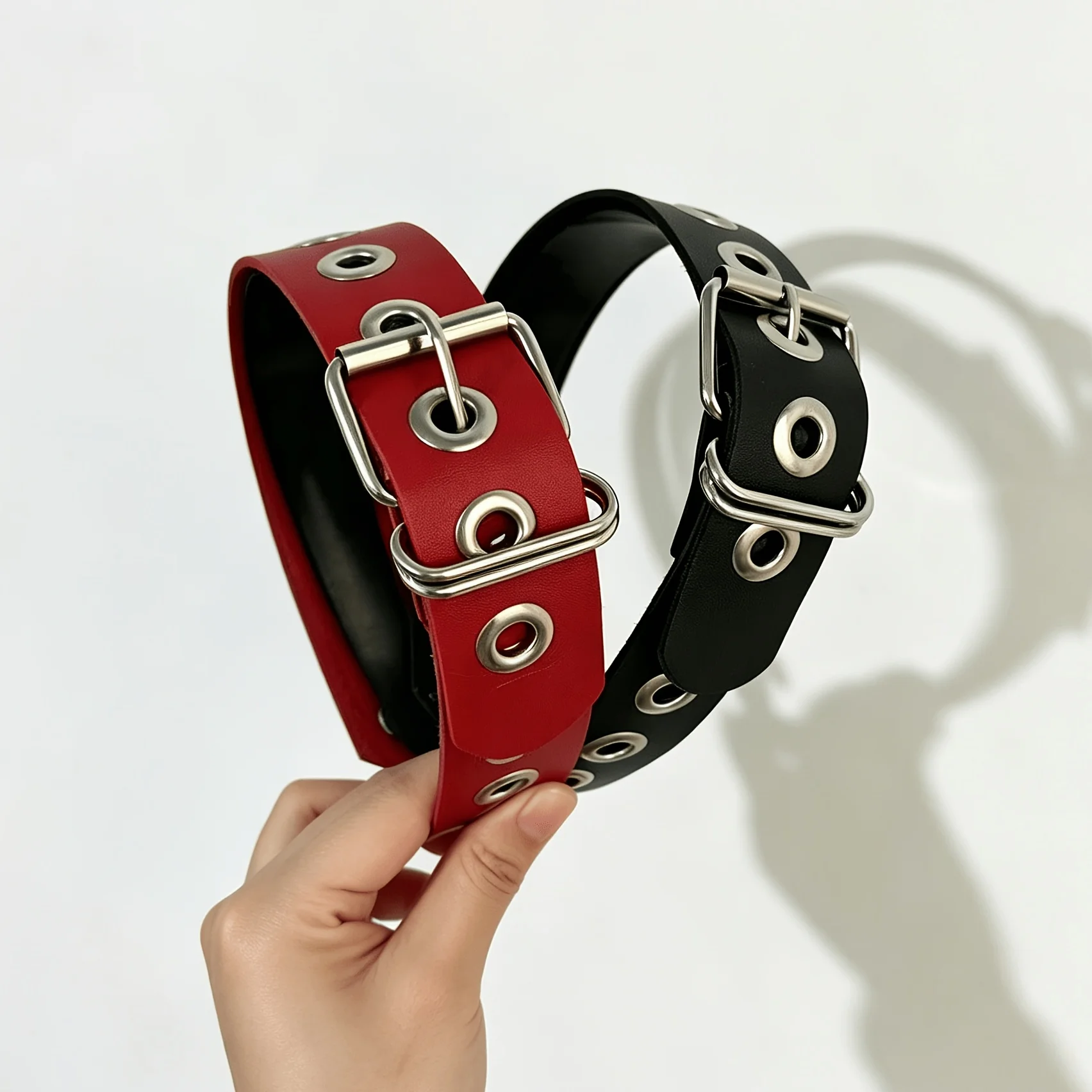 A Punk-Style Hairband for Hot Girls, Gothic Punk Rock Belt-Style Metal Eyelet Hairband, Red and Black Leather Gothic Hairband, Suitable for Cosplay, Halloween, and Everyday Wear