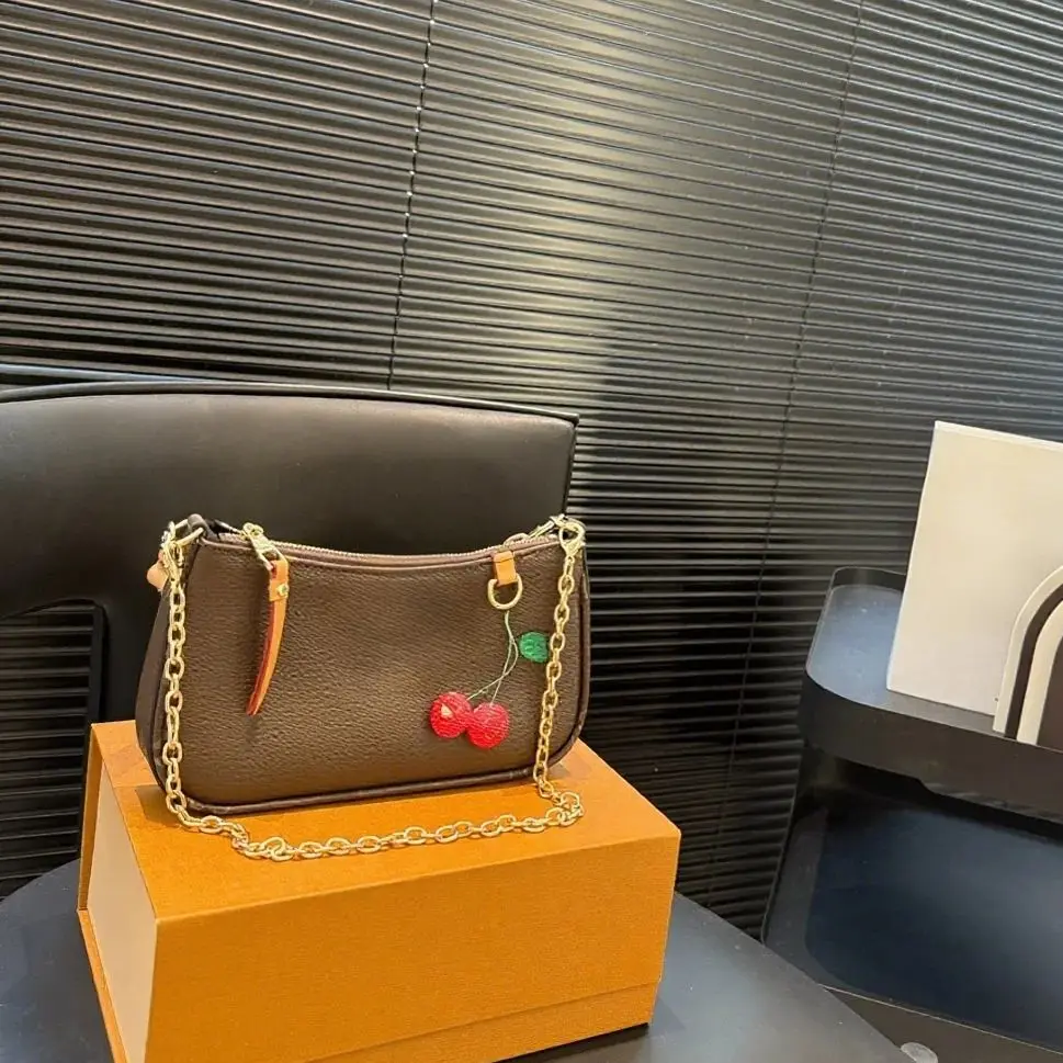 

2025 Новая модная, простая, универсальная, высококачественная, классическая модная женская сумка премиум-класса HL041