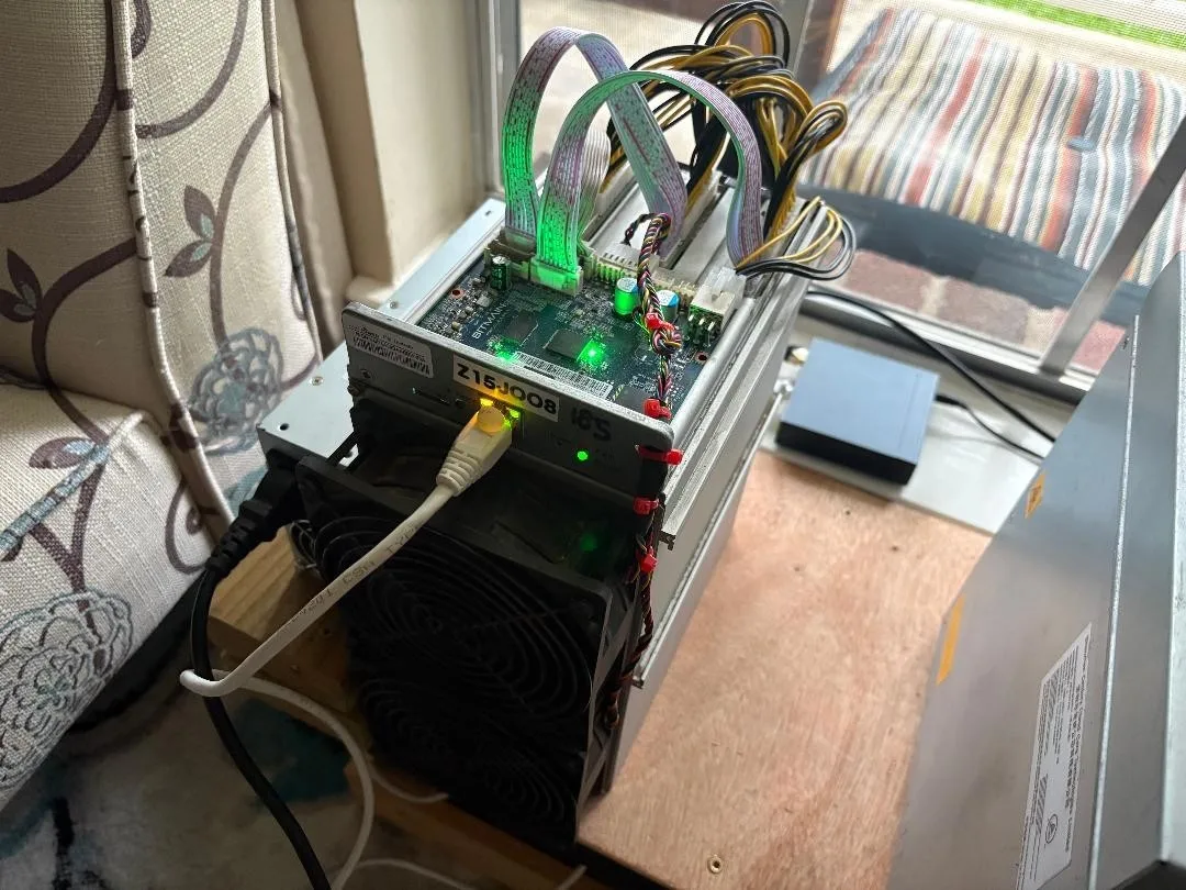 

JDD BUY 2 GET 1 FREE Bitmain Antminer Z15j 230-250ksol with APW7 PSU 5 ASICS ONLY!!!