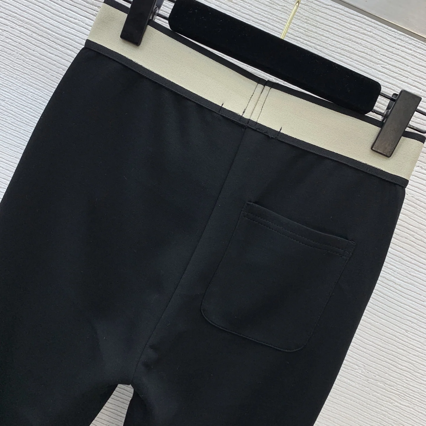 Leggings ajustados de alta elasticidad para mujer, decoración de etiquetas de cuero con bloqueo de color, correa para la cintura, empalme, otoño e invierno