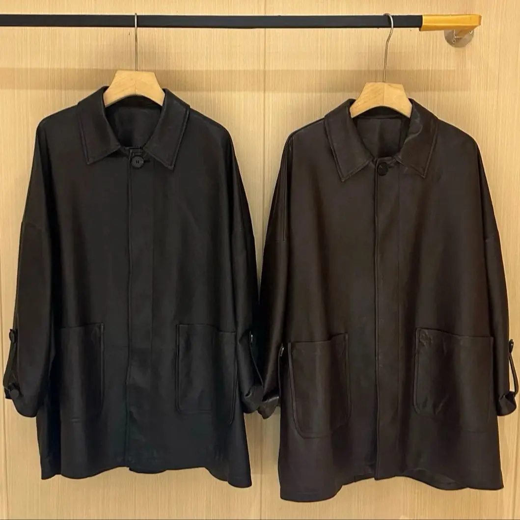 Herbstlicher, lässiger, lockerer Damenmantel aus echtem Leder