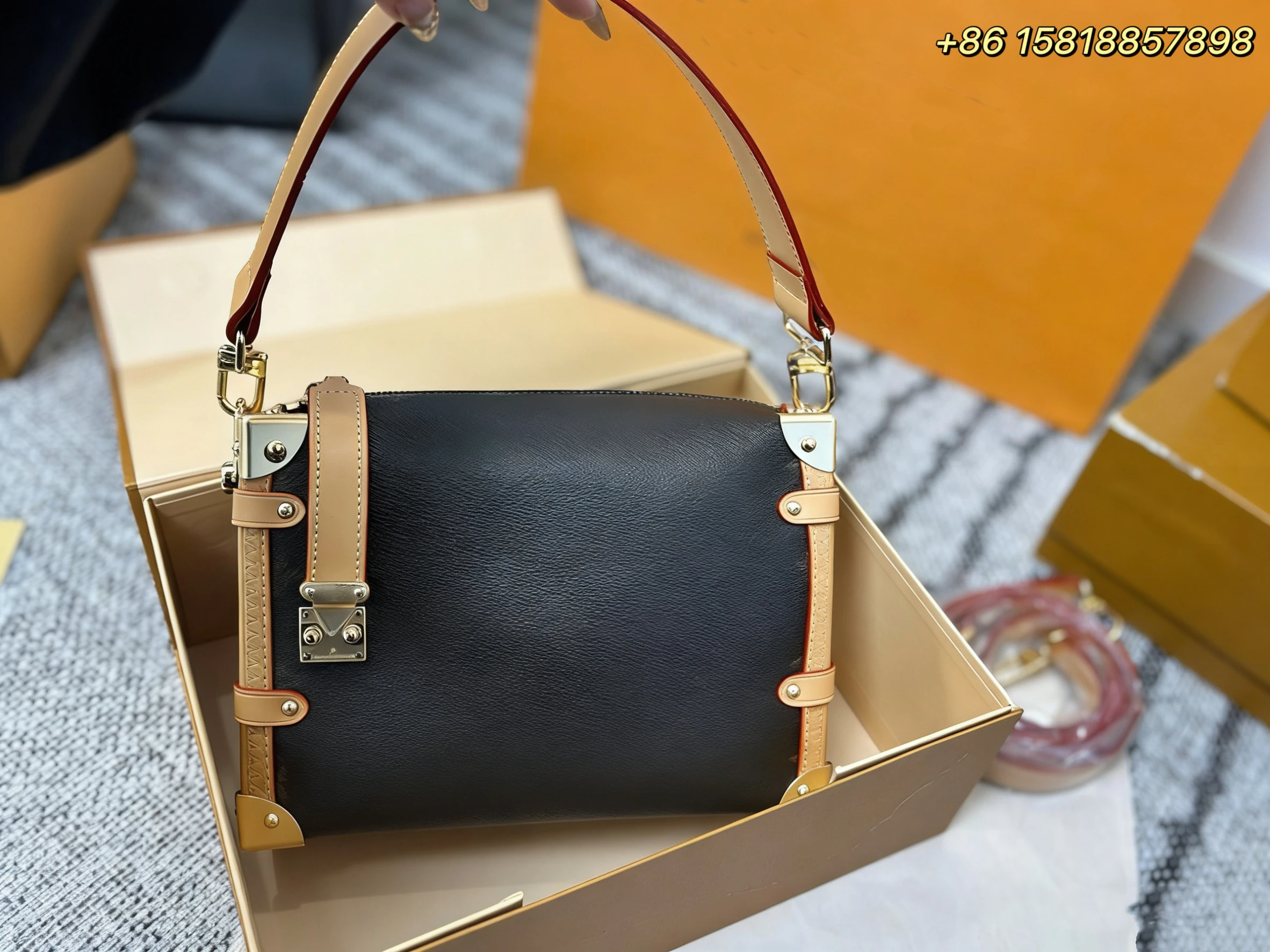 

2025 New Retro Single Shoulder Box Bag Fashion Handheld Style Bag