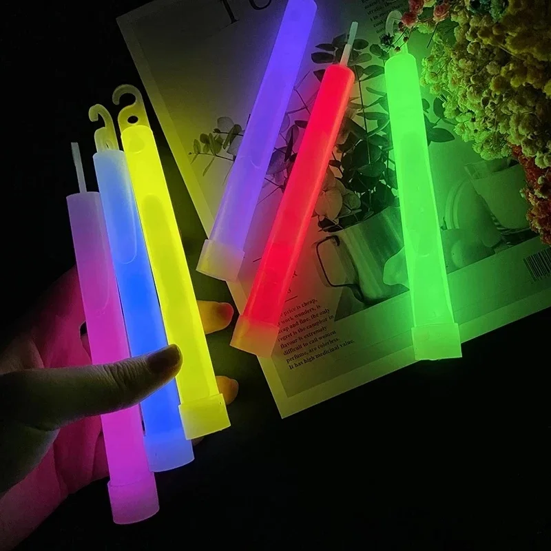 1PC Mehrfarbiger Leuchtstab Chemischer Leuchtstab 6 Zoll Leuchtstäbe Bunte Hochzeit Party Club Camping Weihnachten Chemische Lichter
