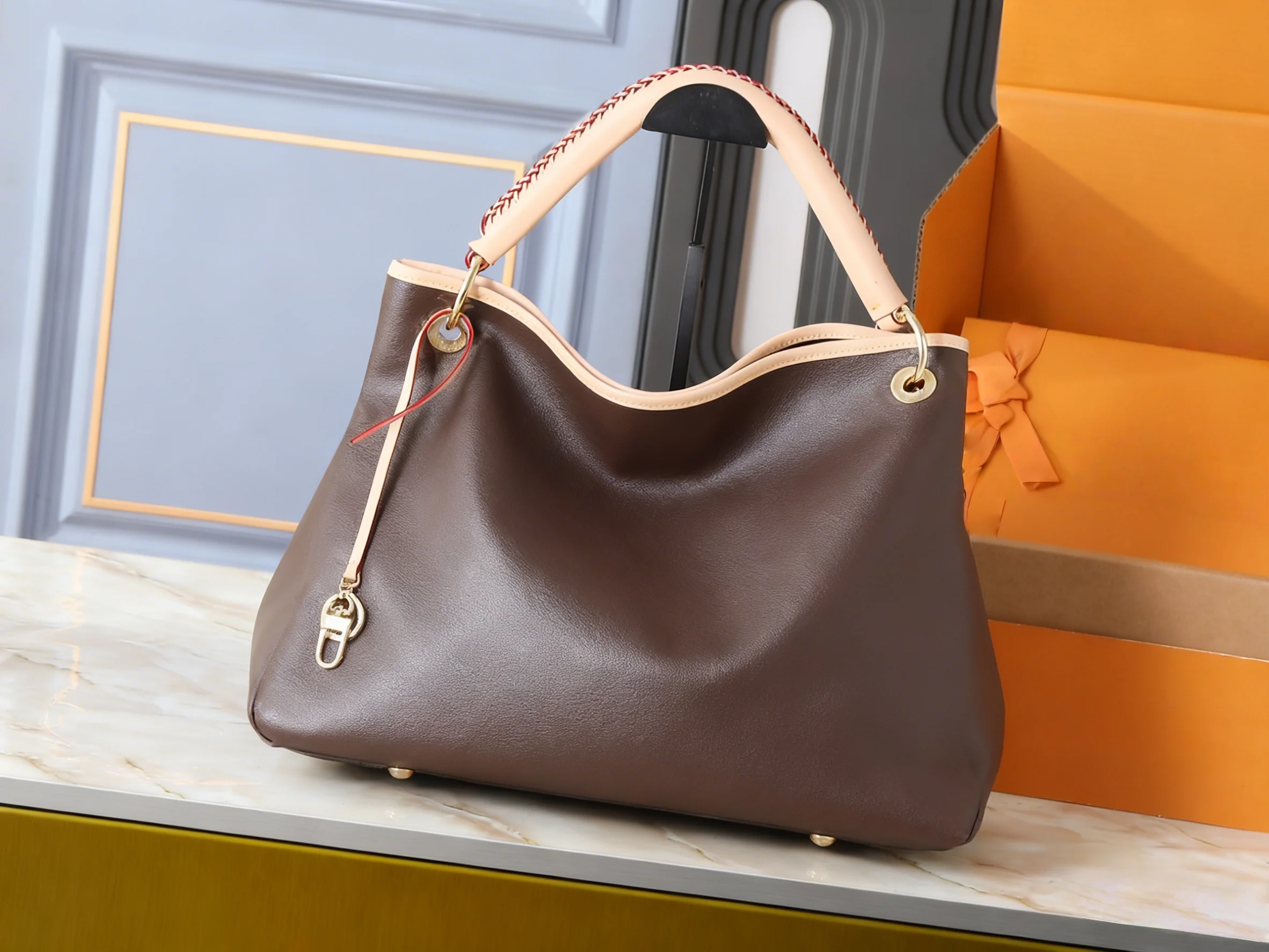 

2025 New SIZE: 46x32x24 CM Fashionable Versatile bags leather cherry Portable can be carried on the shoulder no boxes