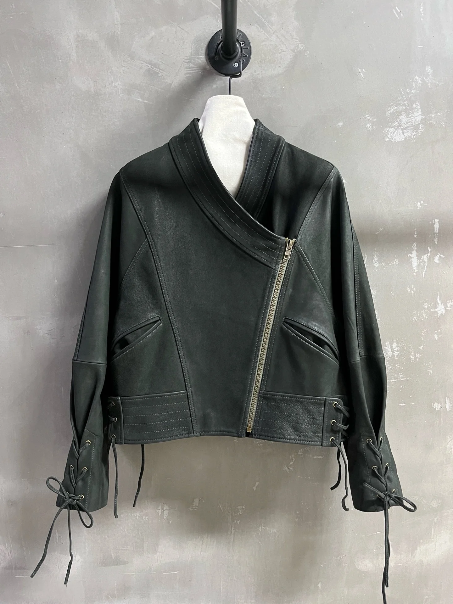 Nieuwe producten in de vroege herfst: vintage hoogwaardige leren jas, kasjmierwas lederen zoom trekkoord, vintage gepersonaliseerde mode