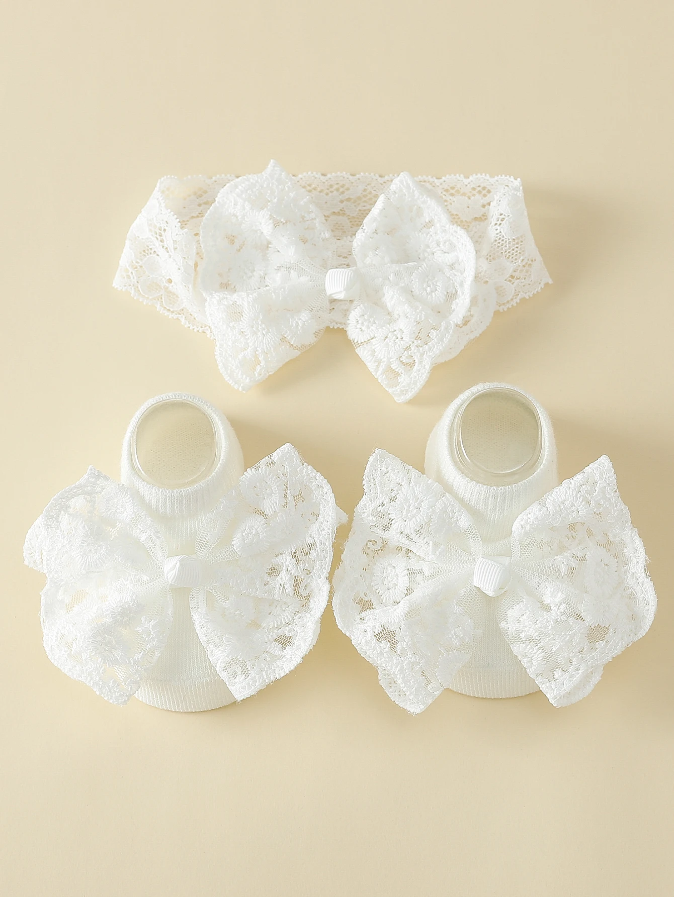 1 Set of Spring/Summer Large Lace Embroidered Bow Sweet Princess Style Non-Slip Boat Socks + 1 Baby Headband, Perfect for Full M