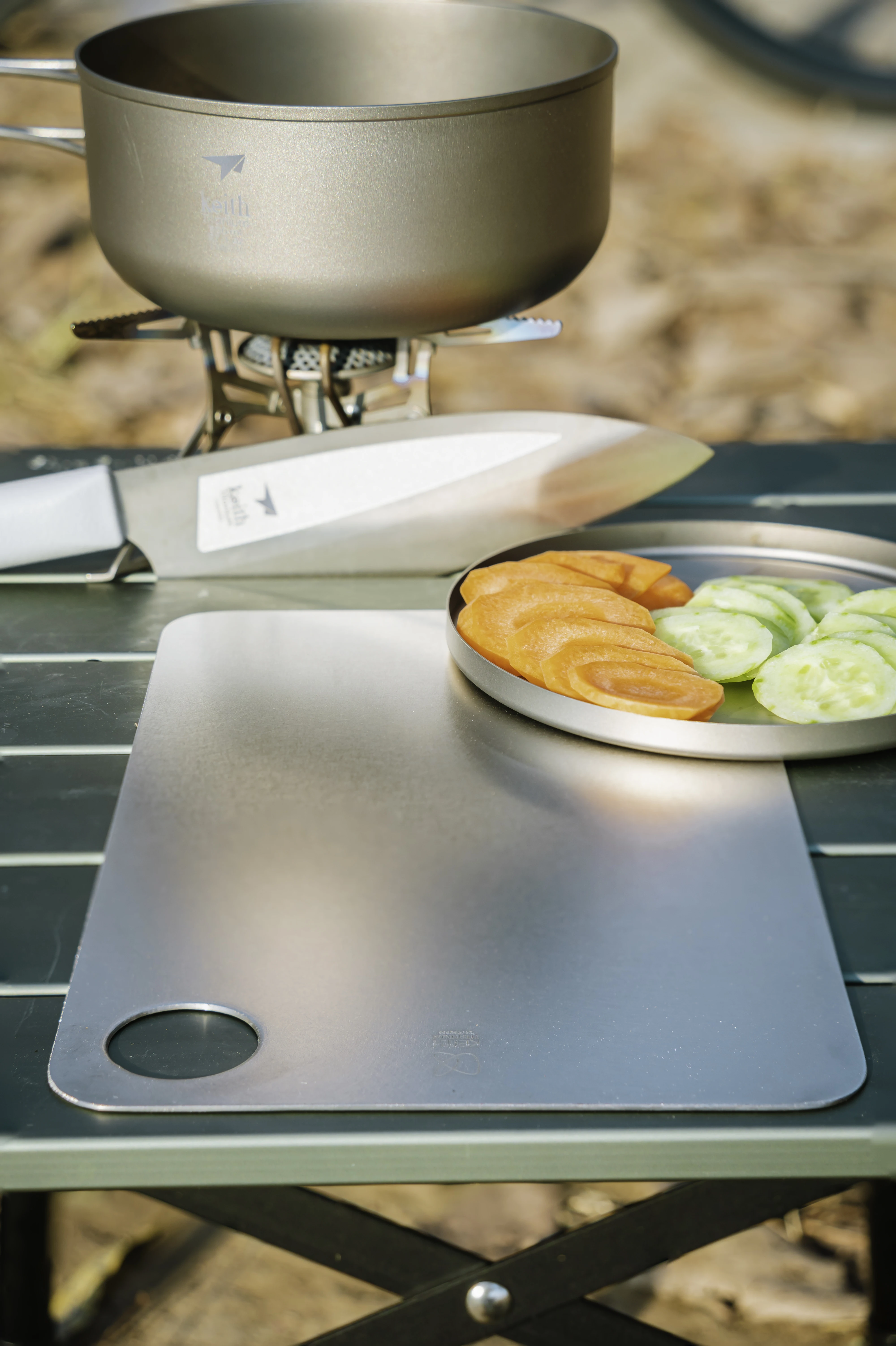 KEITH Reines Titan-Schneidebrett in Zwei Größen Ultraleichtes Doppelseitiges Camping- und Haushalts-Schneidebrett mit Aufhängeloch – Detail 6