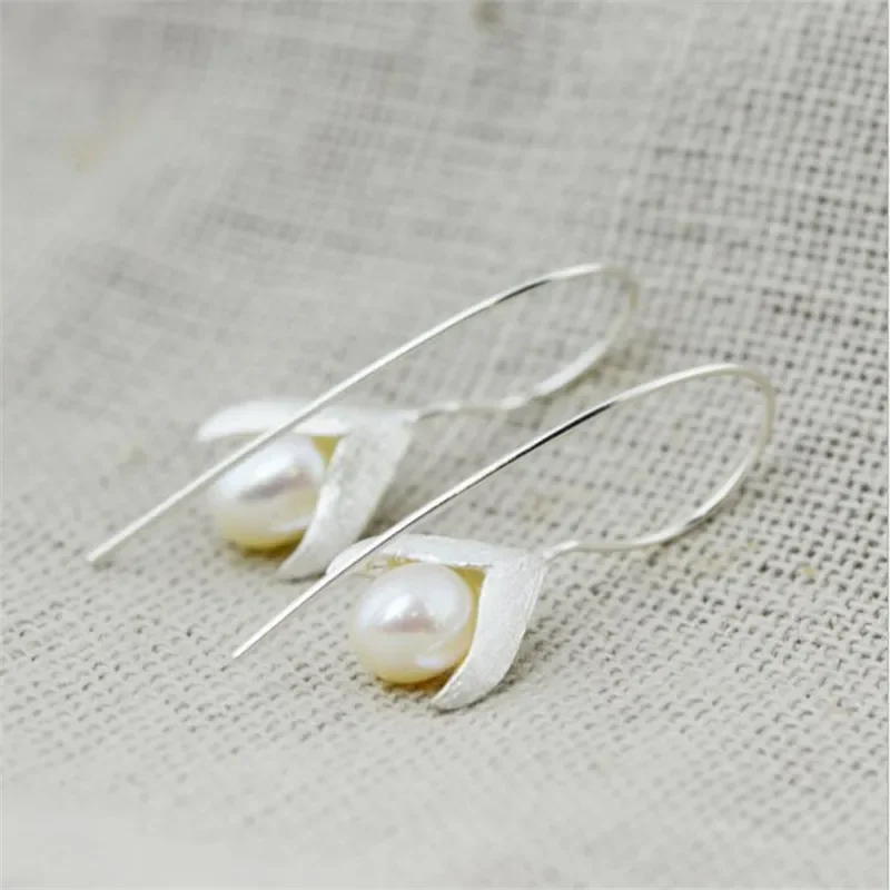 Nowa moda Temperament Ręcznie robiony kwiat 925 Sterling Silver Biżuteria Zaczep na ucho Naturalny rysunek Perła Elegancja Kolczyki E108 — zdjęcie 2