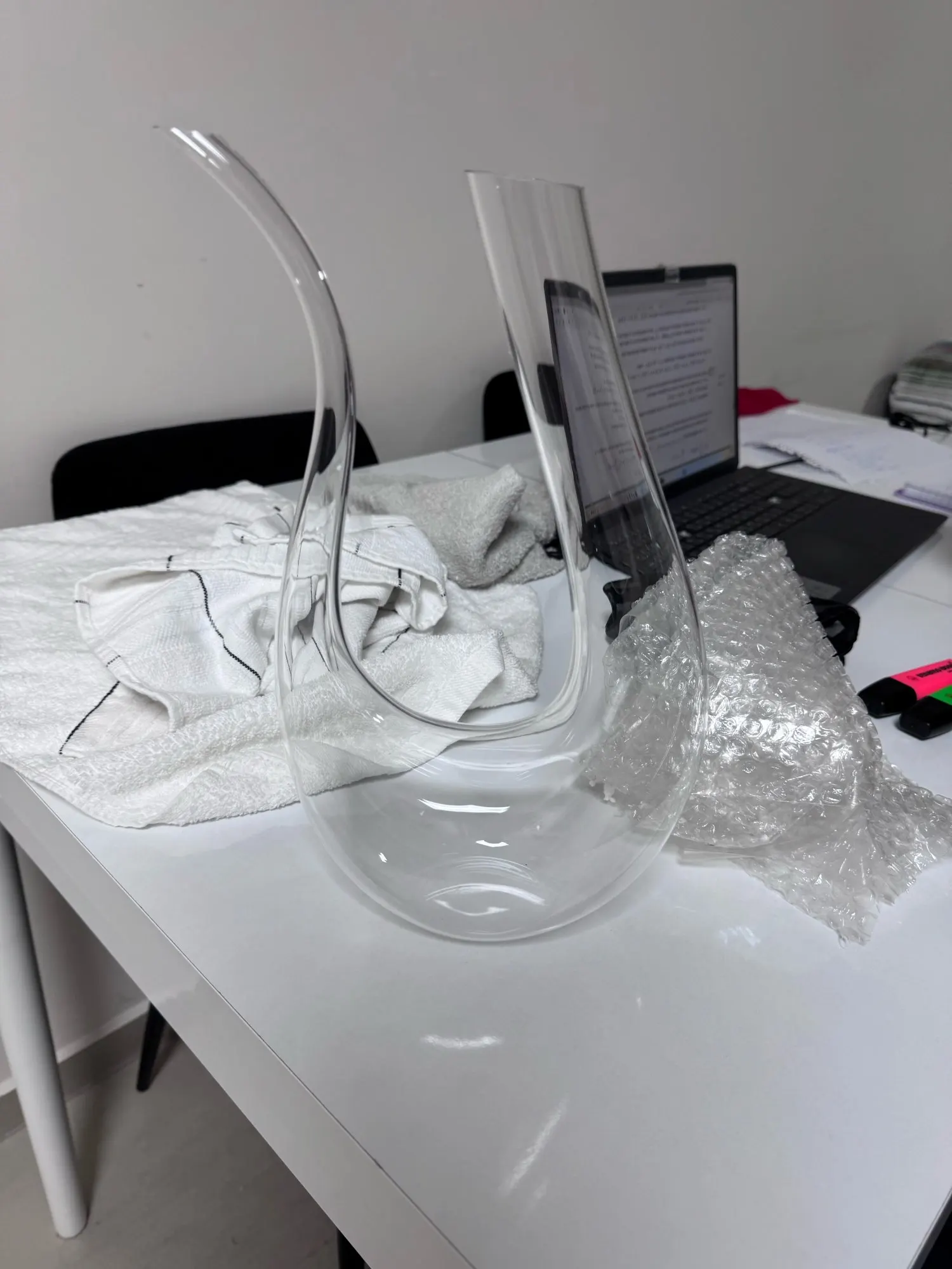 Wein-Dekanter in geschwungener Form – stilvoll servieren & verschenken