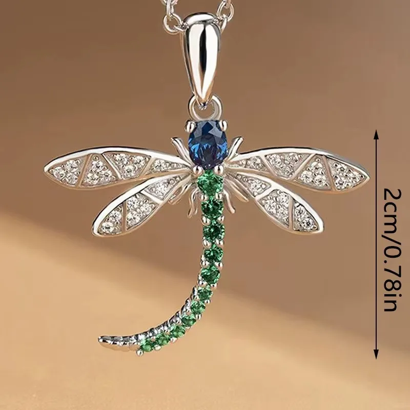 

Элегантное женское ожерелье со стрекозой – универсальный кулон для повседневного и официального ношения