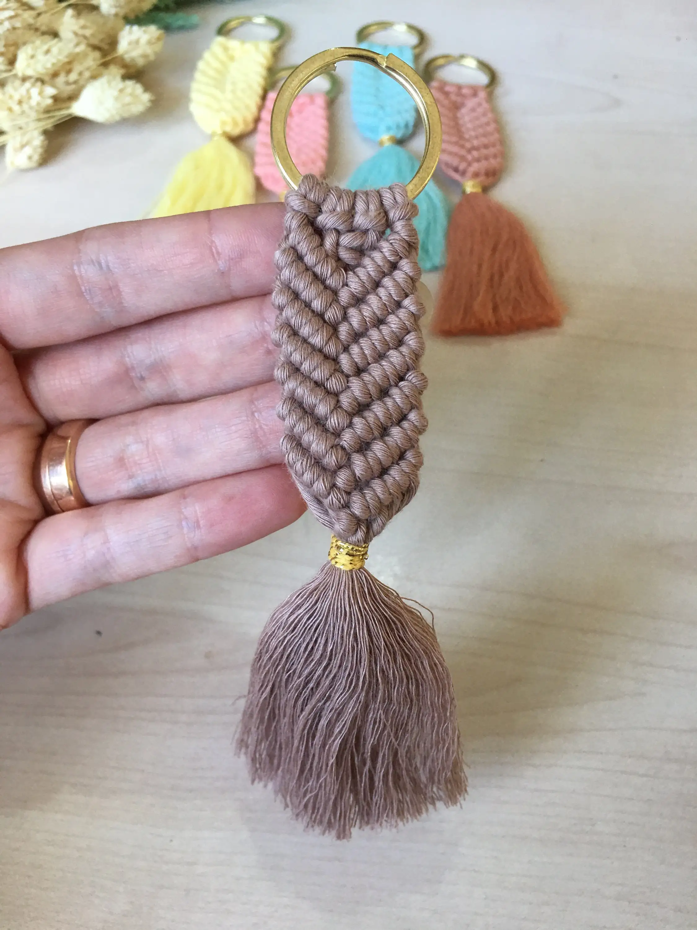 Macramé Boho Keychain Baby Shower Gifts, Personized Boho Wedding Favors for Guests in Bulk, Bohemian Party Favors, Boho Baptis