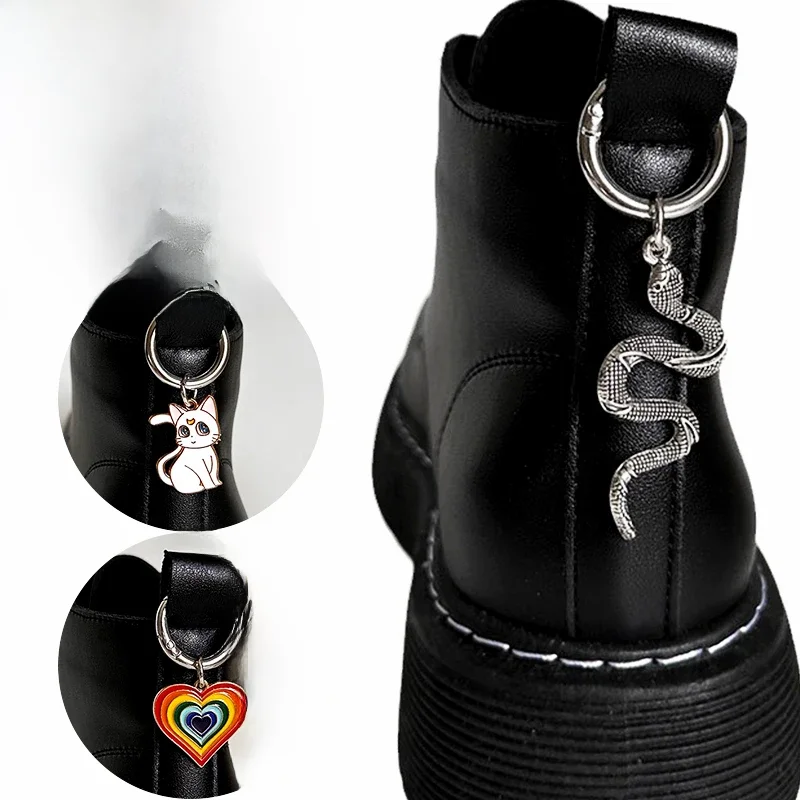 2 pièces Accessoires de chaussures : Boucles en métal en forme de main de crâne et de serpent pour bottes, pendentifs décoratifs pour talons, bijoux de mode cool pour femmes pour les soirées