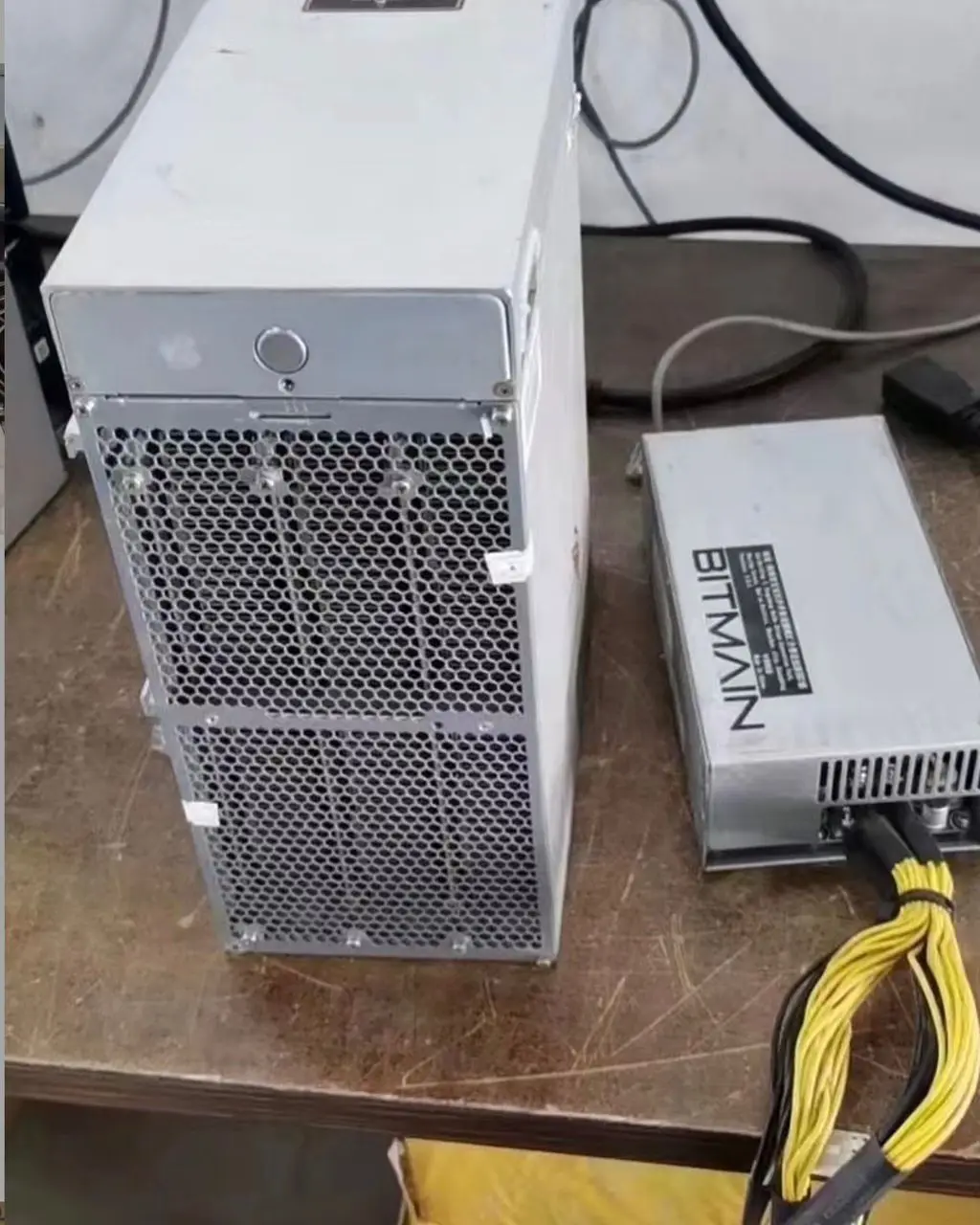 

Проверенный, рабочий, оригинальный, новый Bitmain Antminer Z15 420ksol/s, алгоритм Equihash, для майнинга Zcash