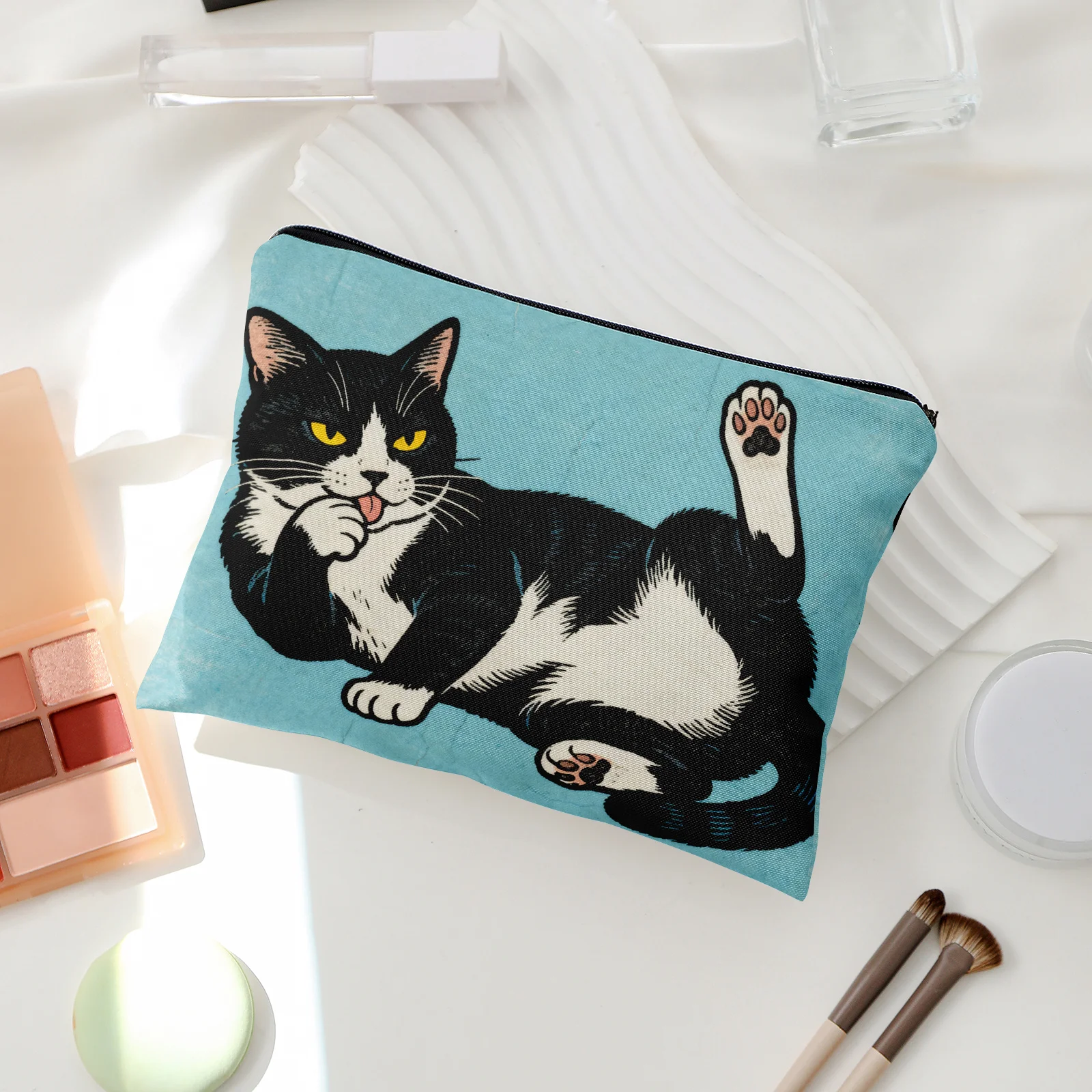 1Pc Cute and Playful Blue Cat Retro Design Multifunctional Travel Makeup Bag, Snack Storage Bag, Stationery Storage Bag, Fashionable Toiletry Bag, Canvas Double-Sided Printed Zipper Pouch