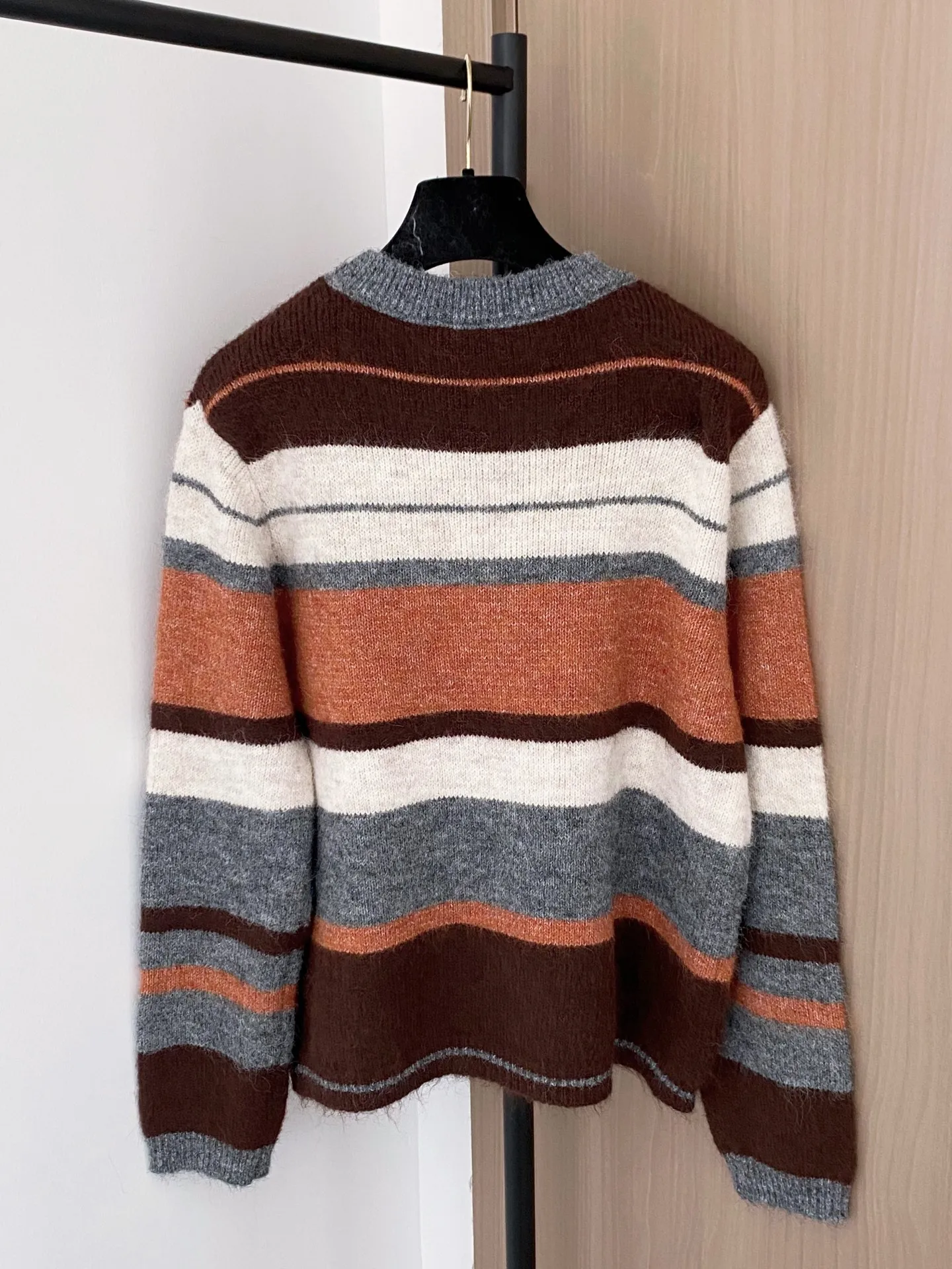 

2025 Autumn And Winter New Women Clothes Striped Wool Fabric Breathable Logo Embellishment Long Sleeves High-End Atmosphere