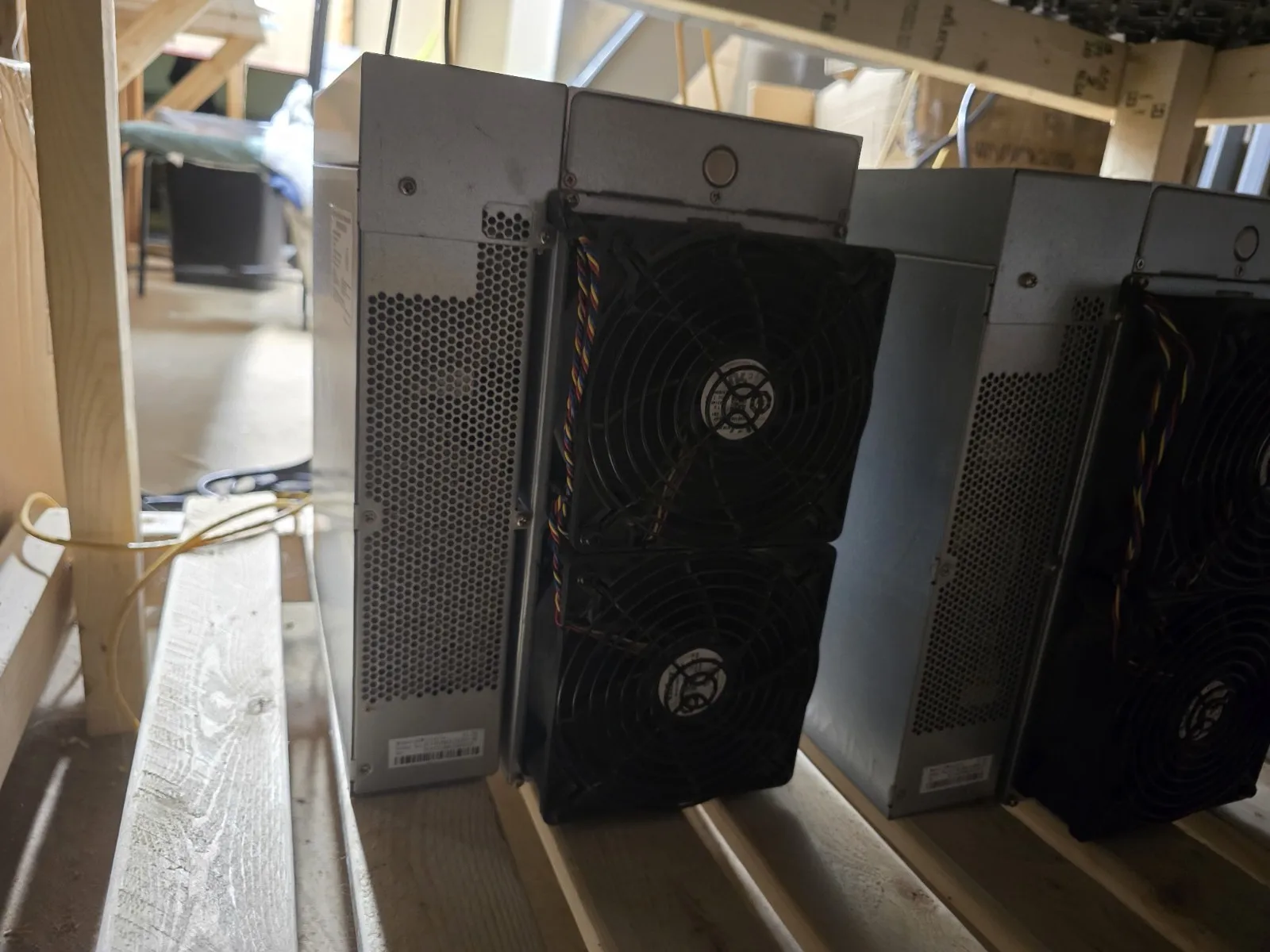 

TT BUY NOW Bitmain Antminer L7 9.5Gh - New and Original Packaging