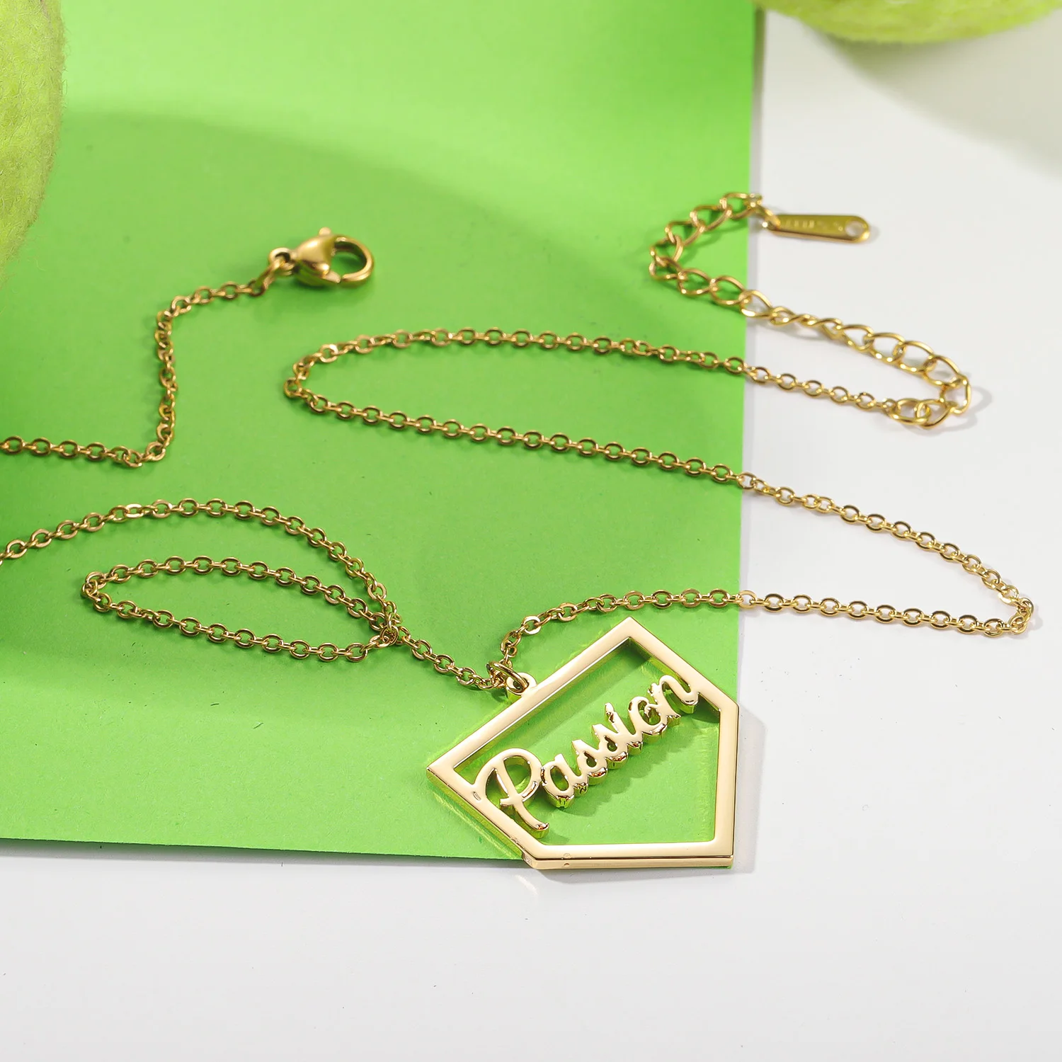 MYDIY ที่กําหนดเองบาสเกตบอลชื่อสร้อยคอสแตนเลสเครื่องประดับกันน้ําลึกแกะสลัก 18 พันทองส่วนบุคคลสําหรับชายของขวัญ