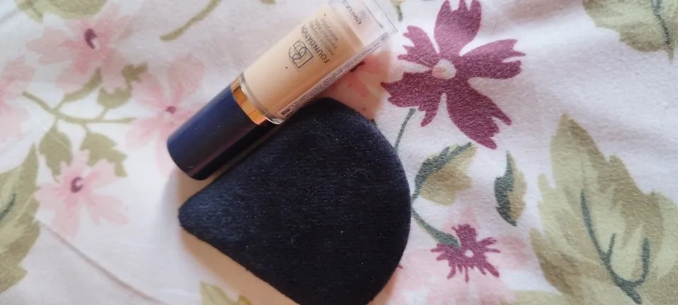 2Pcs Full Coverage Waterproof Liquid Foundation&Black Triangular Powder Puff-LongLasting Matte Finish Dark Circle&Blemish Cover photo review