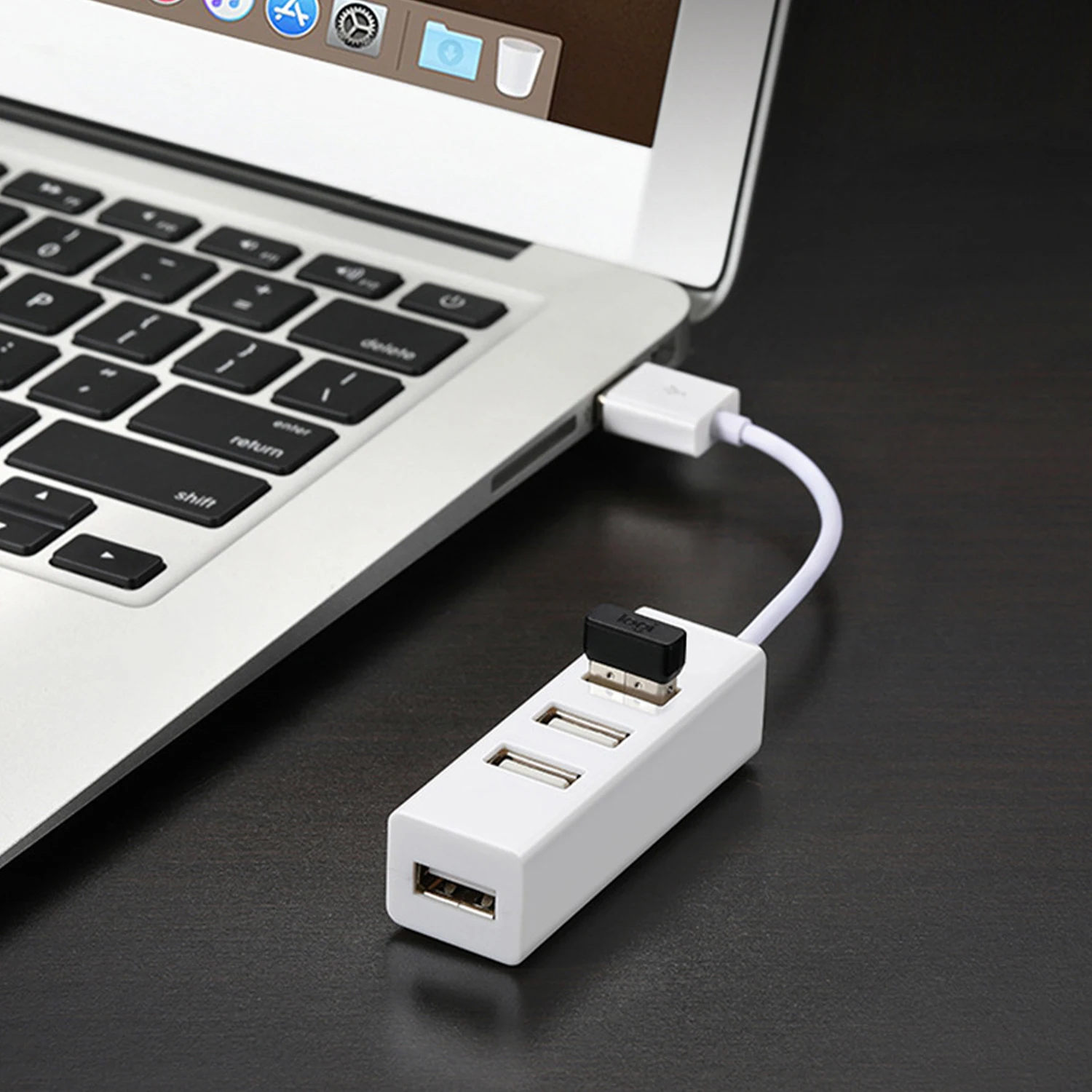 4-in-1 USB-hub met 4 USB-A poorten, compacte multiport USB-adapter voor laptop, pc, toetsenbord, muis en USB-stick