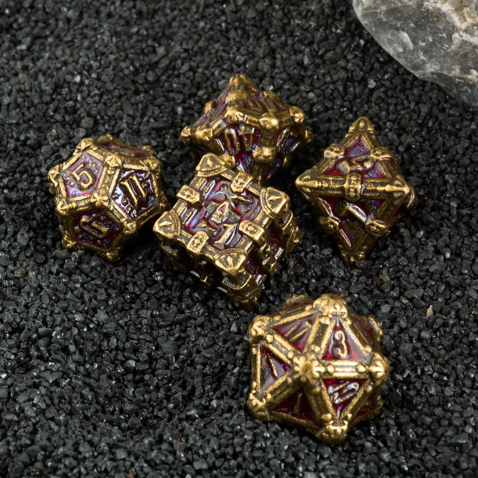 

Череп D&D RPG Game Dice Polyhedron DND Dice Металлические 7 шт. Набор металлических кубиков с блестками для драконов и драконов Металлические игральные кости со скелетом