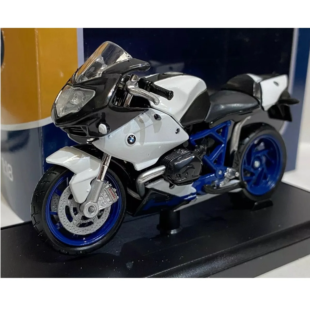 Maisto motorcycle model HP2 Sport 1:18 scale miniature Diecast collection Legendary Bikes high quality detail presentation box packaging with window display stand with brand and model