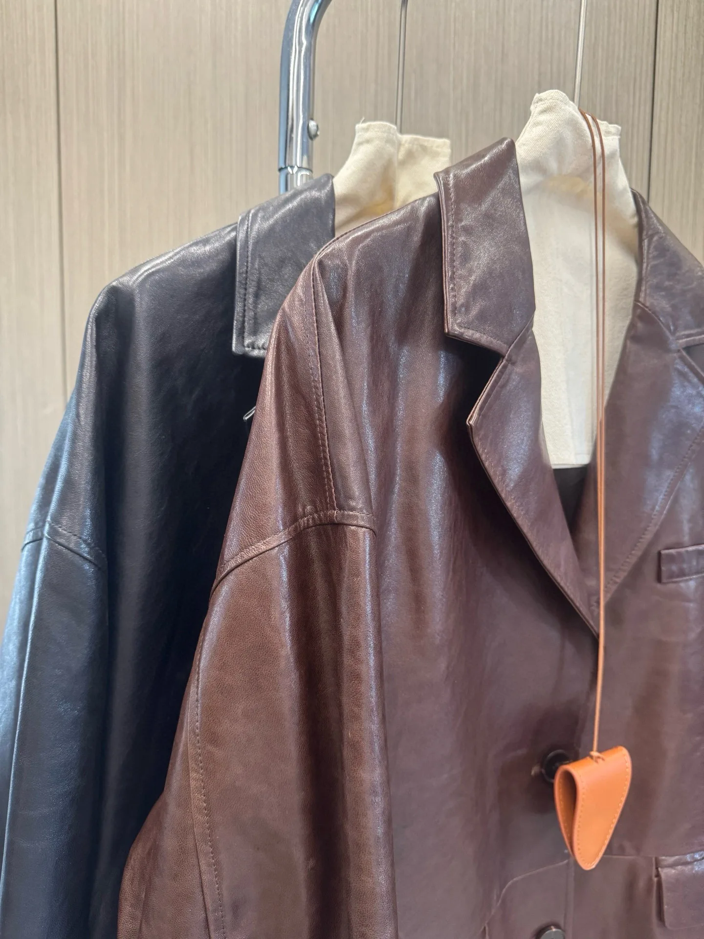 เสื้อแจ็คเก็ตหนังผู้หญิงฤดูใบไม้ร่วงคุณภาพสูงที่เรียบง่ายหรูหรา