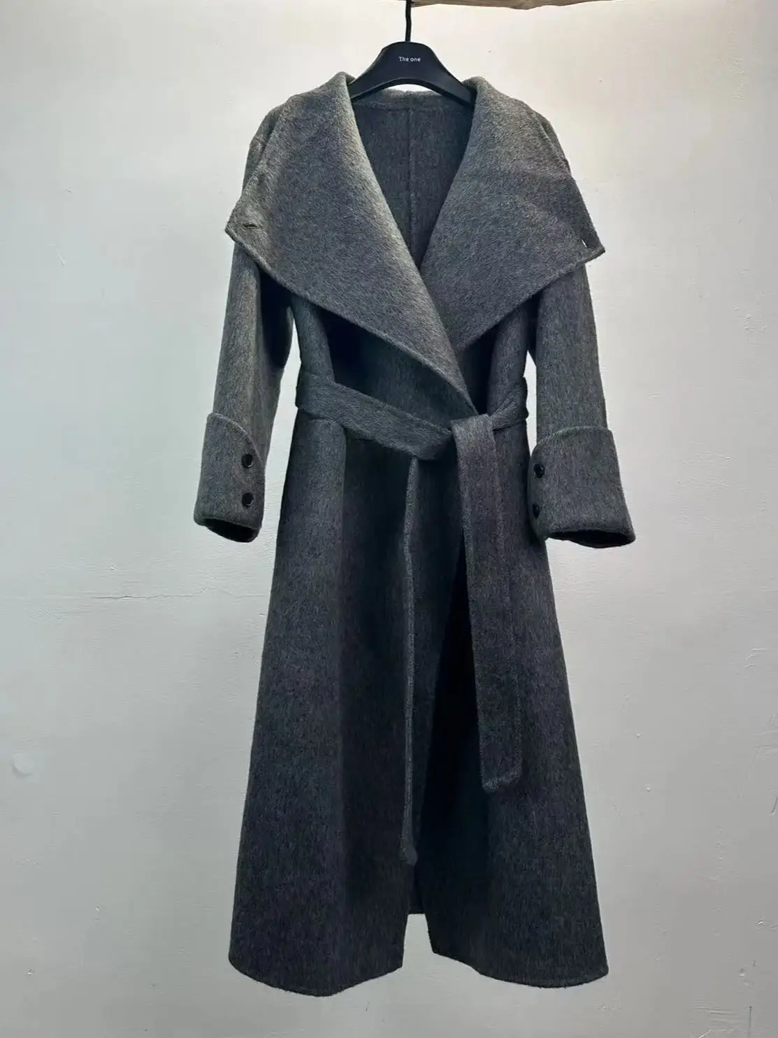 

Fashionable minimal high-quality shawl collar style coat