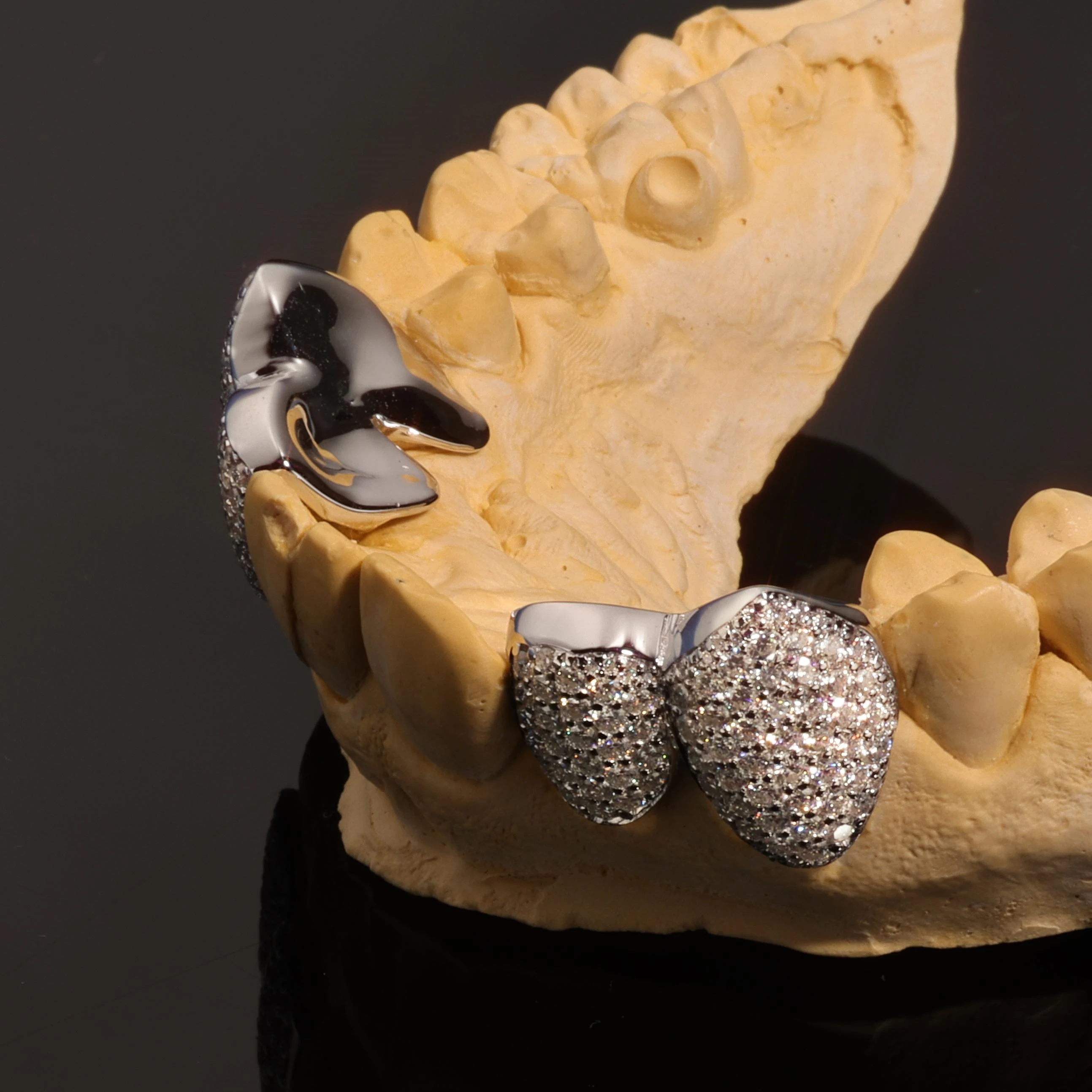 

Custom Grillz S925 Silver Vampire Fang with VVS1 Moissanite – Ice Out Hip Hop for Rappers Luxury Teeth Jewelry | Bling Grillz