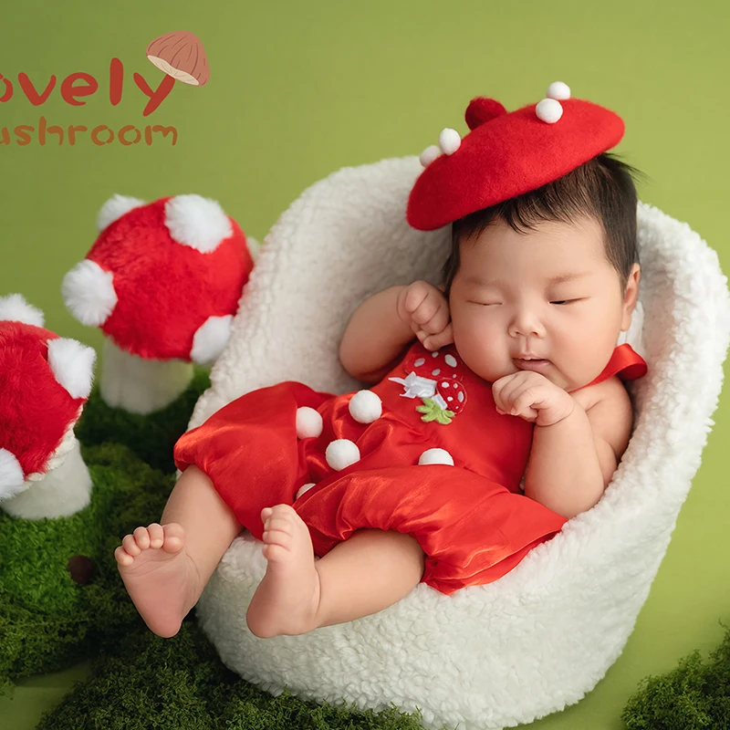 Mushroom Costume Newborn Photo Clothing Cute Beret Dress Shoot Set Mushroom Toy Green Grass Decoration Studio Baby Photo Props