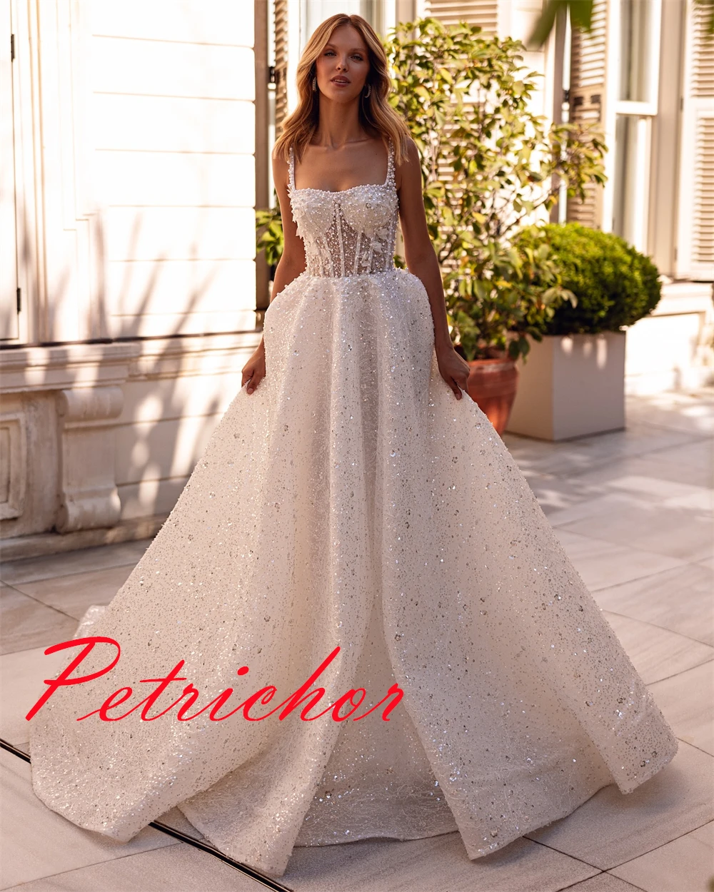 Vestido de novia de Organza blanco personalizado de alta calidad, exquisito vestido de novia sin tirantes con lentejuelas, manga casquillo, sin mangas y espalda descubierta