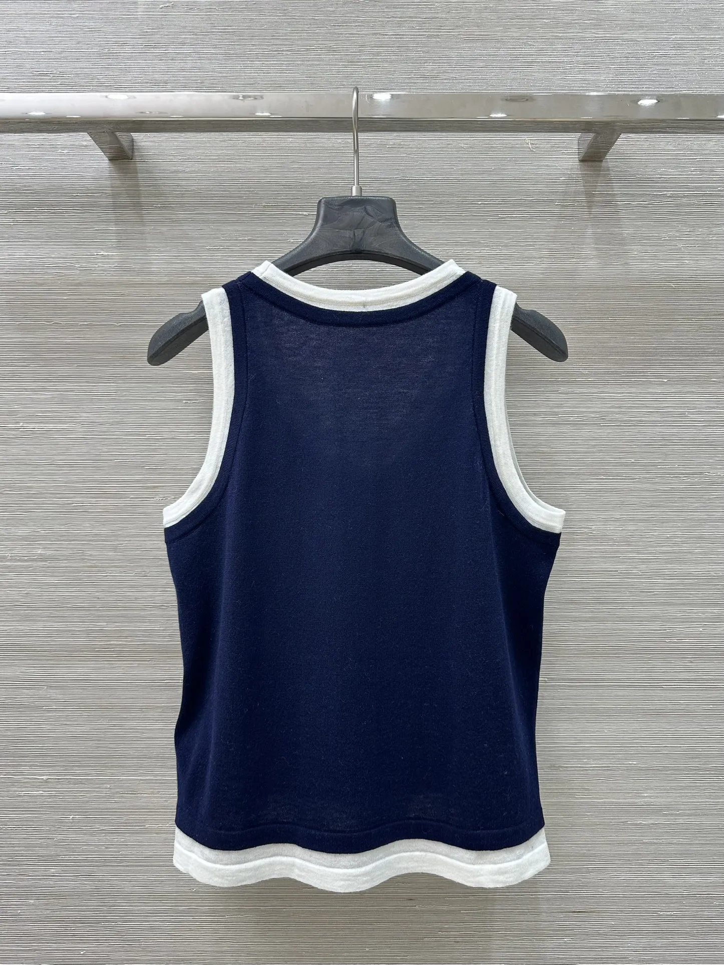 

2025 New and Summer Vacation Style Comfortable Letter Wool Contrast Color Beach White-cut Solid V-neck Vest