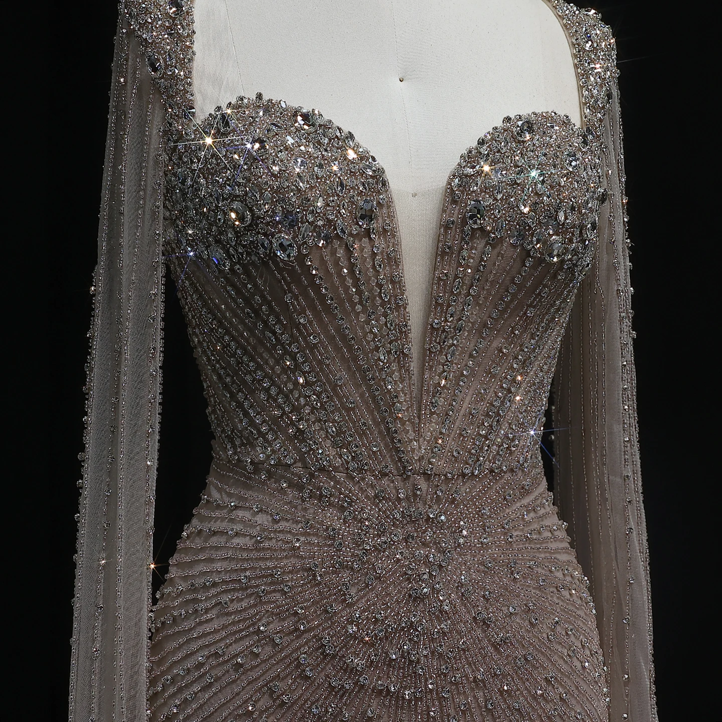 Sharon Said Luxuriöses Nude-Perlen-Abendkleid aus Dubai mit Cape-Ärmeln, Elegantes Rosa Arabisches Hochzeitskleid SS194 Maßanfertigung – Detail 15