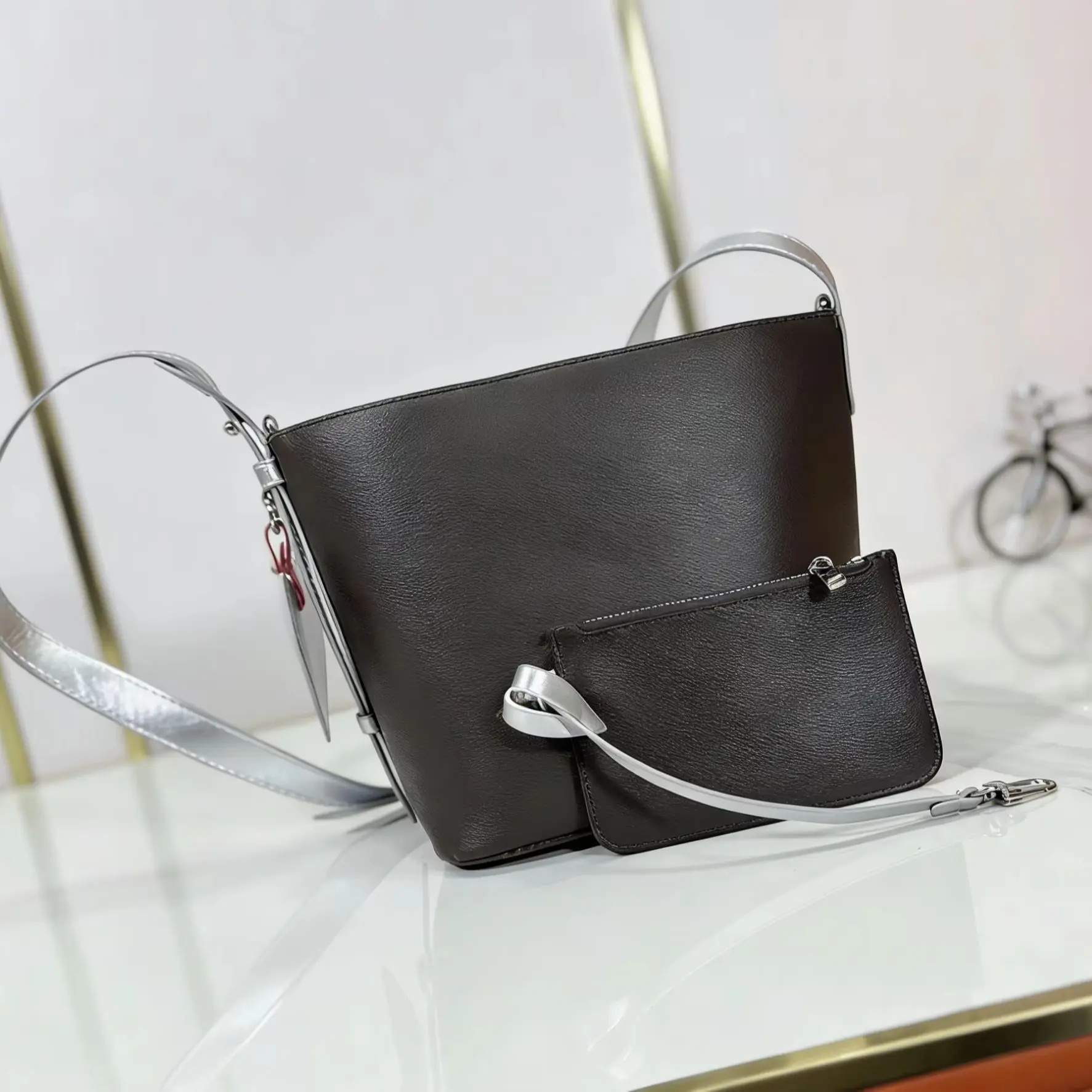 

2026 Spring New Black Handbag Canvas with Adjustable Leather Shoulder Strap Large Capacity 16 x 18x 12cm