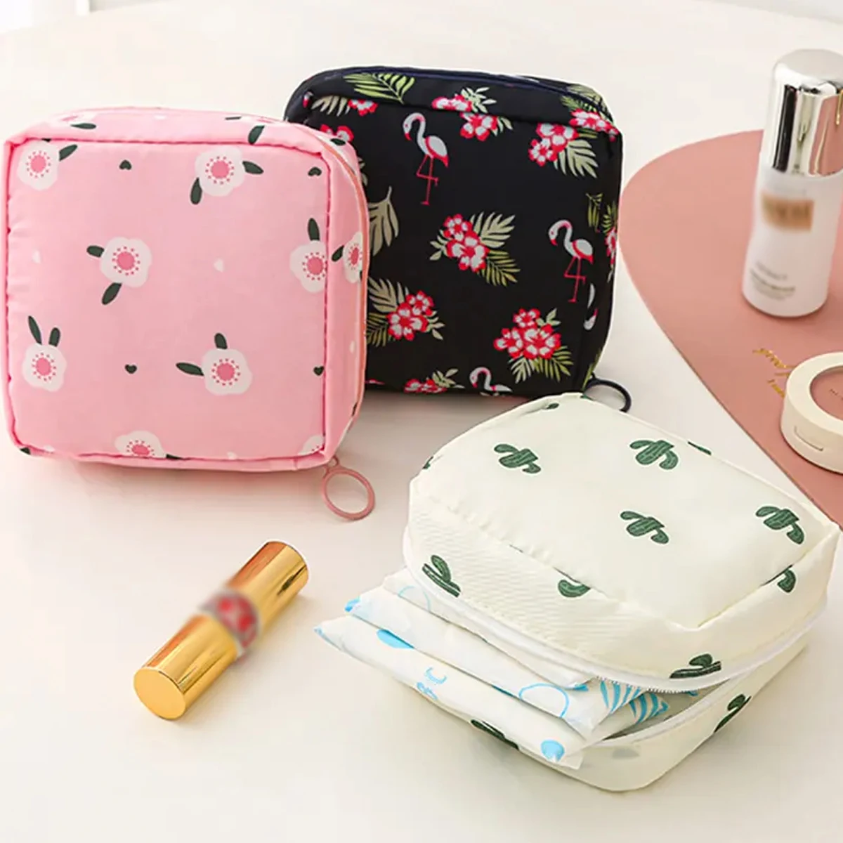 حقيبة تخزين فوط صحية محمولة على شكل دب لطيف ، سعة كبيرة ، مقاومة للماء ، منظم للفتيات ، كرتون