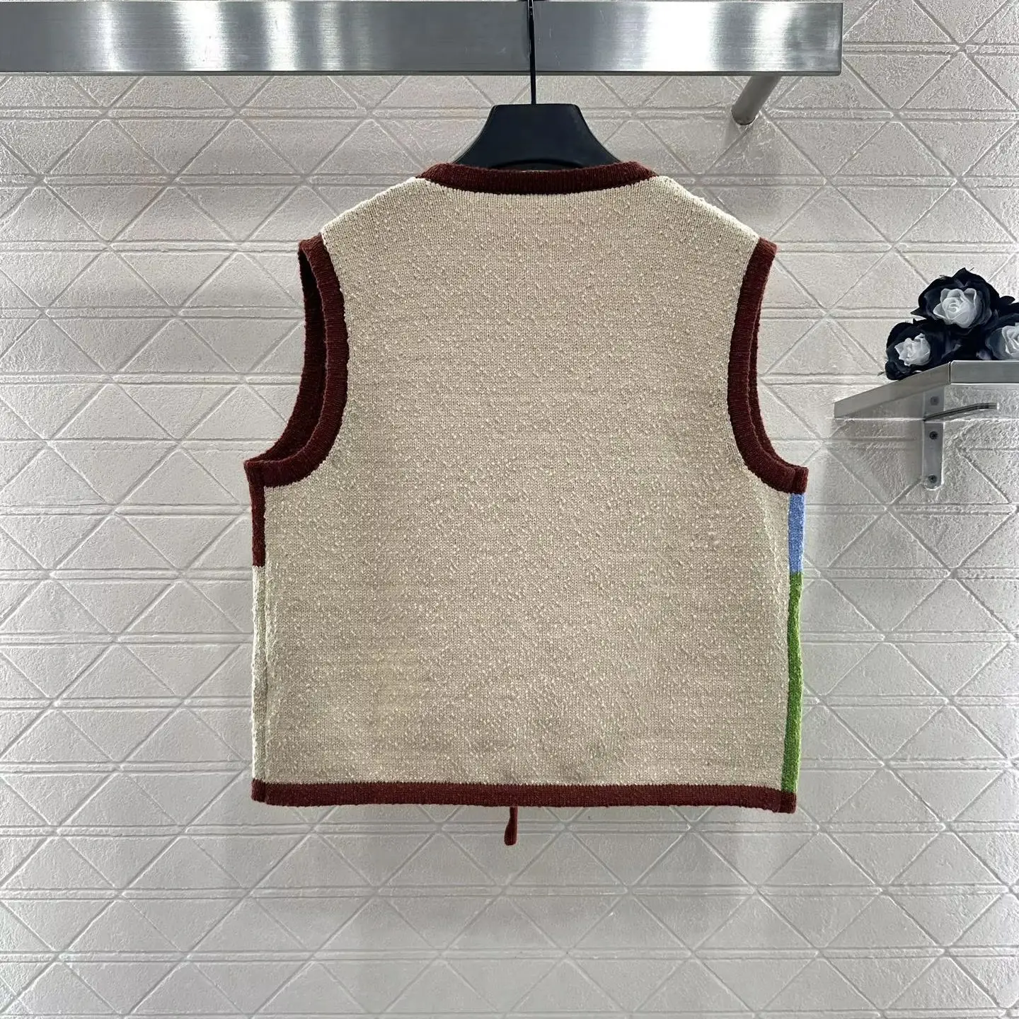 

Новое поступление 2025 года, вязаный жилет с цветными блоками, шерстяная пряжа, вязаный кардиган с круглым вырезом на шнуровке, жилет, асимметричный цветной блок