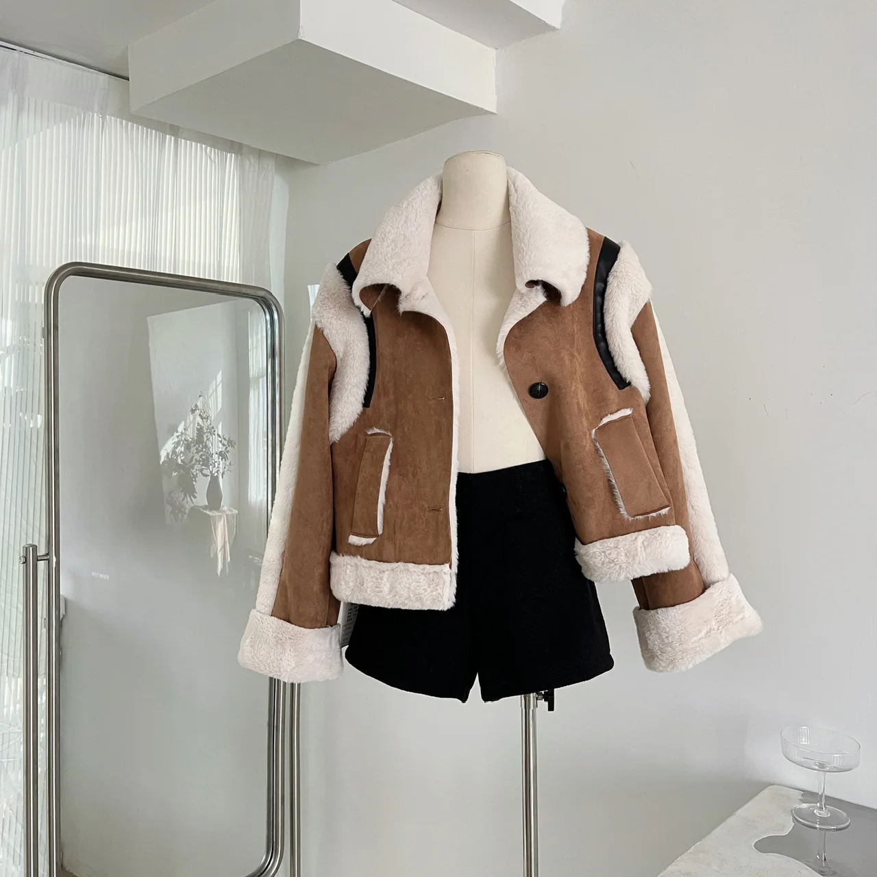 Chic Design Women Shearling Jacket Thicken Short Overcoats Stand Collar Motorcycle Outwear Button Warm Tops Fake Fur coat