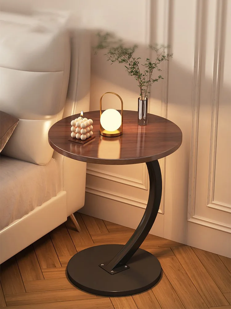 Beliebter Beistelltisch/Couchtisch im minimalistischen Stil mit Ablagefach, mobiler Sofa-Beistelltisch, modernes und schlichtes Design für Schlafzimmer, Hotel, Balkon, Wohnzimmer.