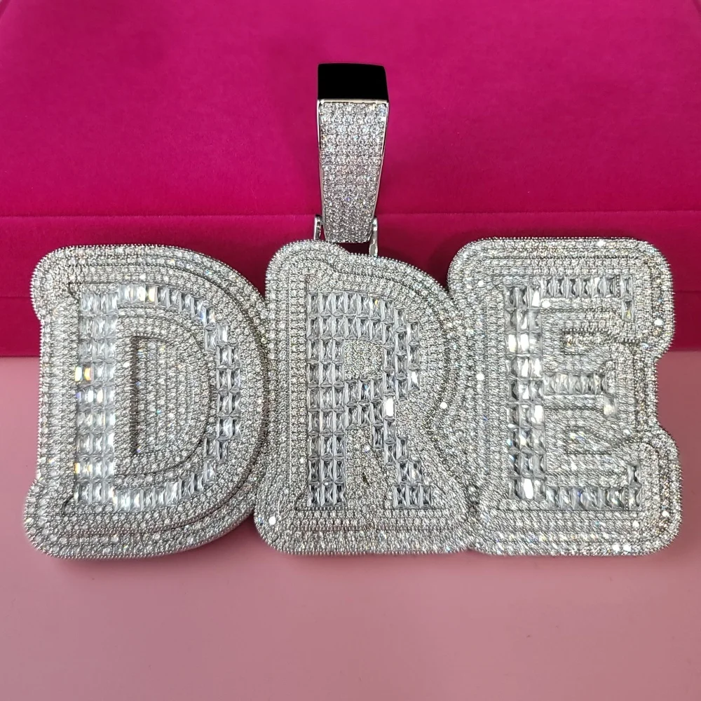 Iced Out Big Baguettecz Tenniskette Hip Hop Halskette Benutzerdefinierter Buchstabenanhänger Ganzes Stück Solide Rückseite Typenschild Muttertagsgeschenke – Detail 11