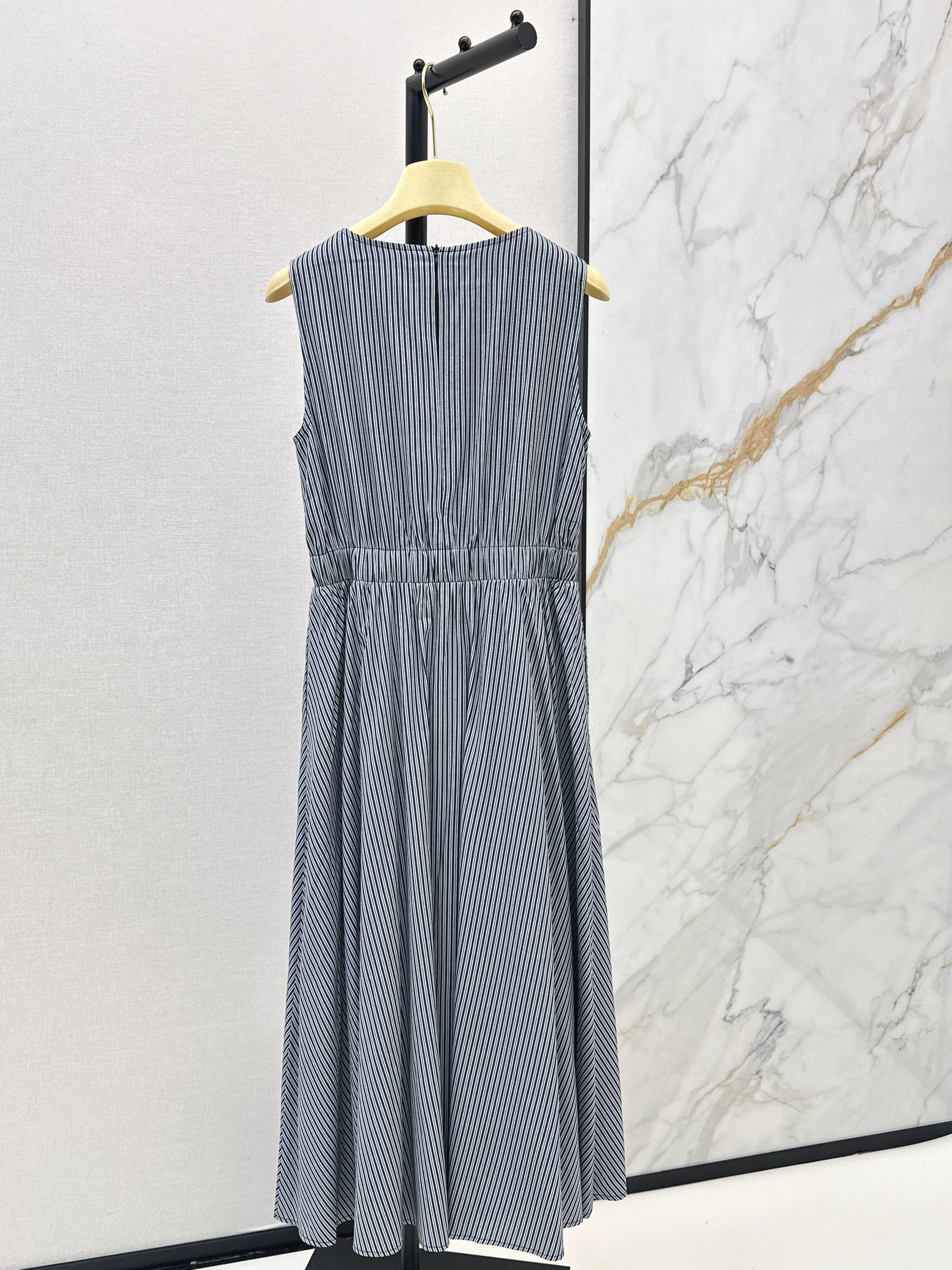 

2026 Early Spring Designer Dress Ruffled sleeves with Belt velvet Mid-Length A-line Button Slimming Half-Sleeved
