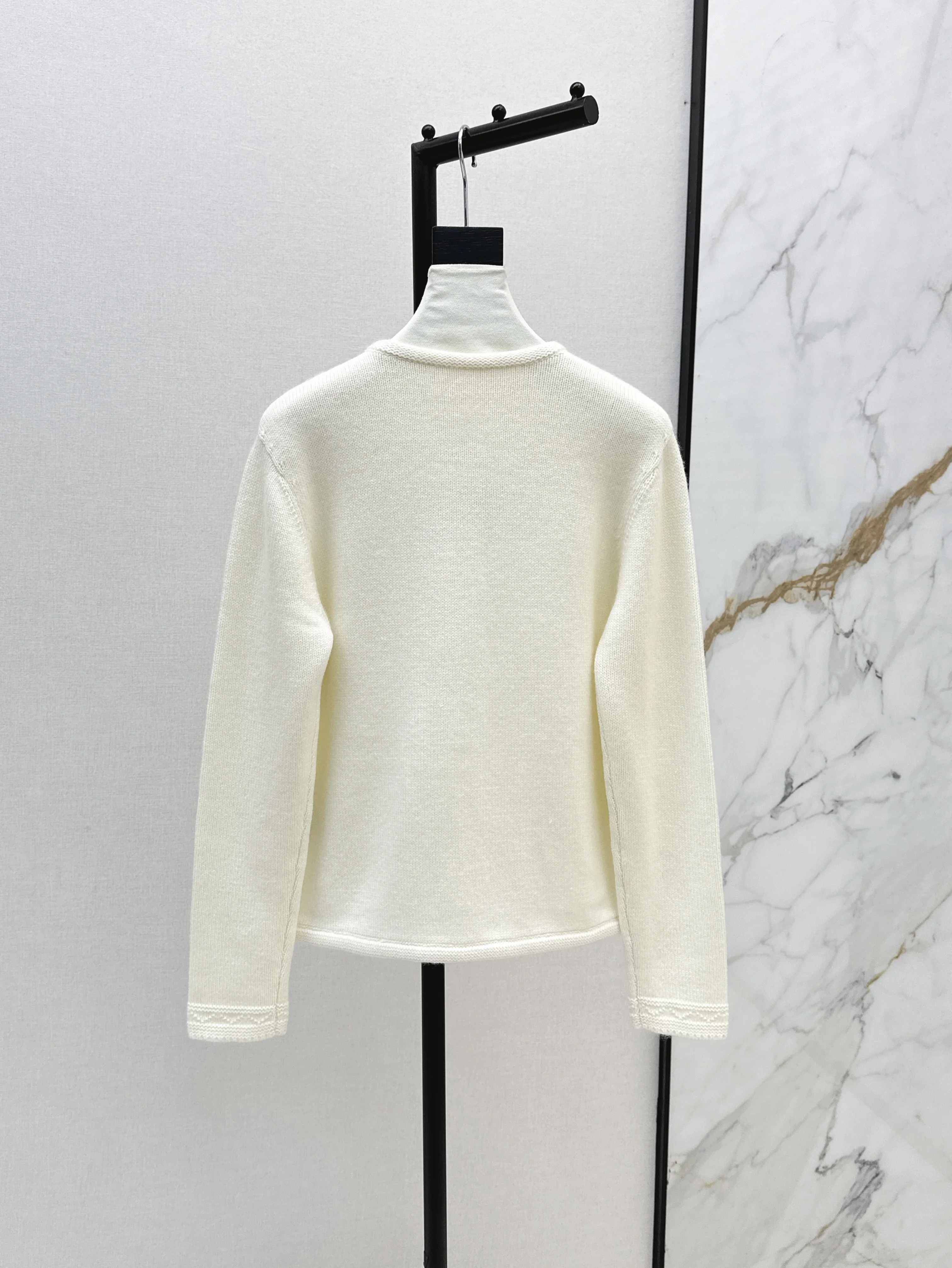 

2025 Autumn New Women's Cashmere Knitted Jacket Comfortable, Simple And Elegant Style