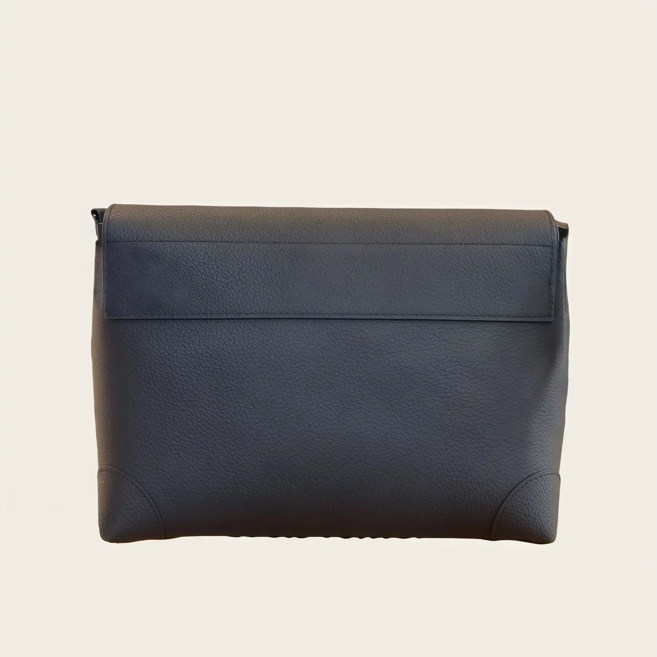 

2026 New Men's Handbag/Crossbody/Shoulder Bag, Black Leather, Durable, 30*9*21cm