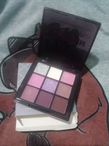 Purple Eyeshadow Palette -9 natural and shimmery finish colors for a long-lasting smoky eye makeup photo review