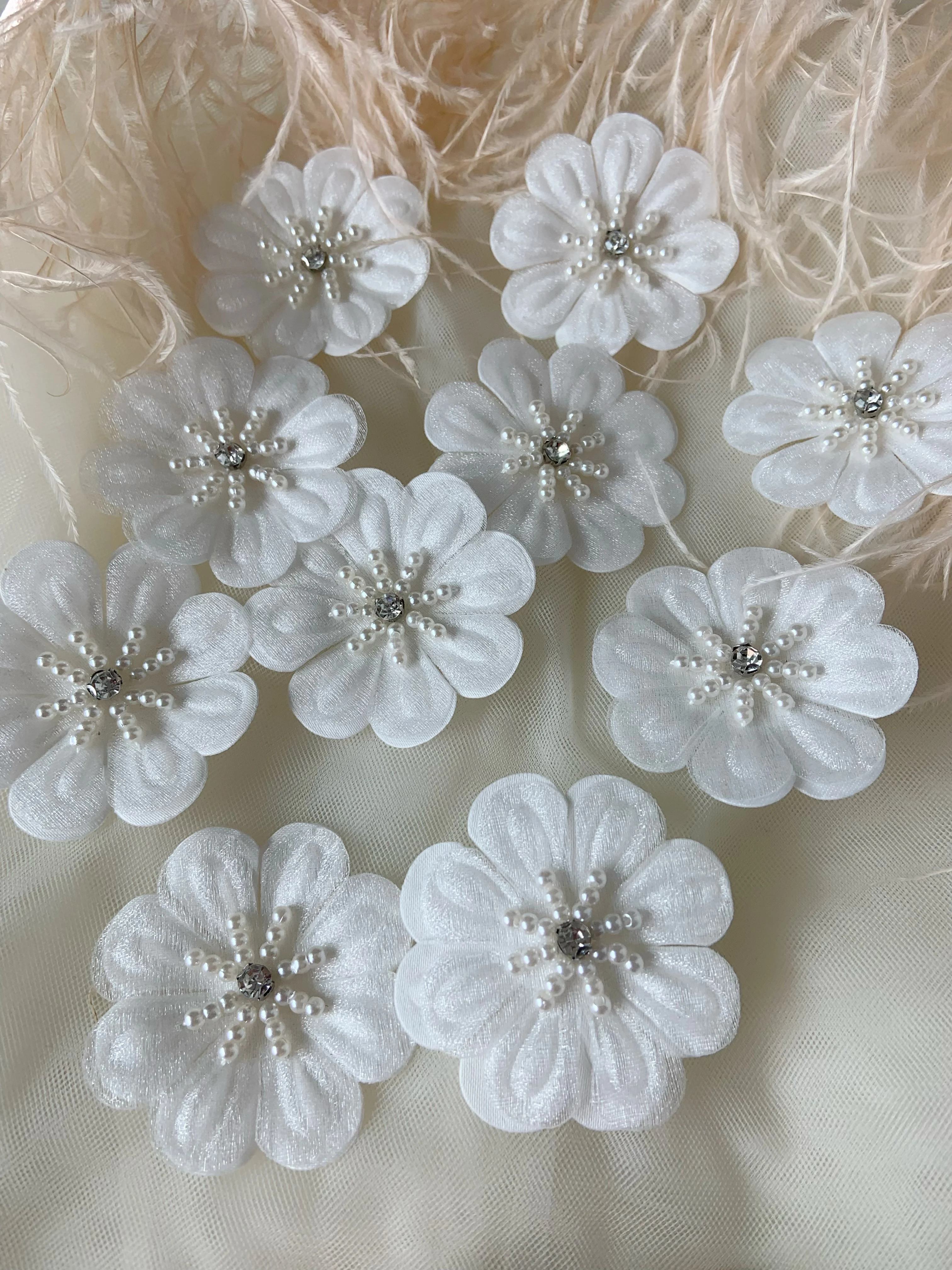 10 Pieces Off White 3d Flowers Applique Floral Patch Heavy Bead Petals With Pearls For Couture Veil Decor Bridal Appliques