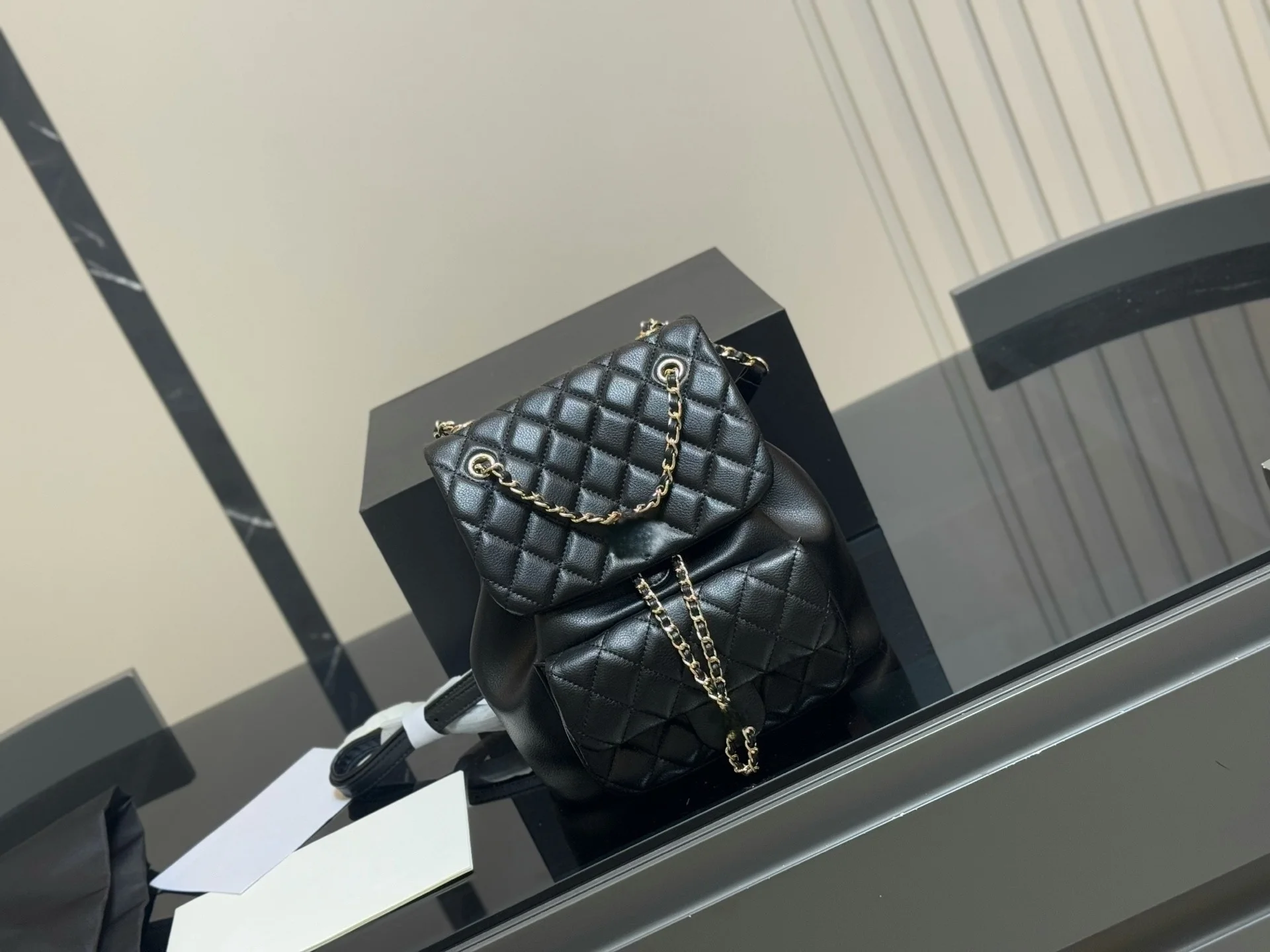 

2025 New SIZE: 23x23 CM Fashionable Versatile bags leather Portable Shoulder strap Hand-held no boxes