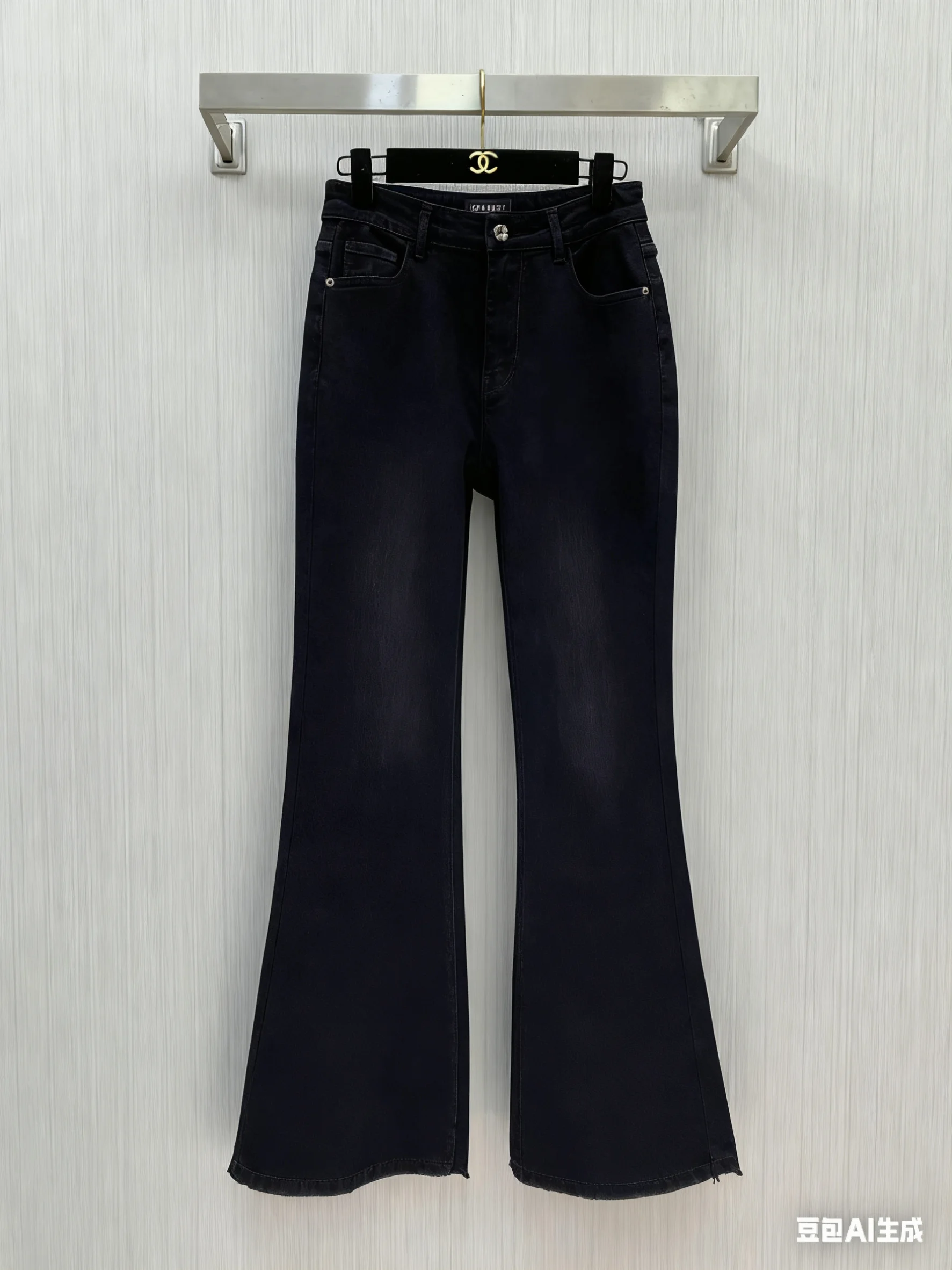 

Высококачественные весенне-летние женские расклешенные джинсы с цветочной вышивкой, высокотемпературное горячее тиснение, ремонт ног с бриллиантами HL051