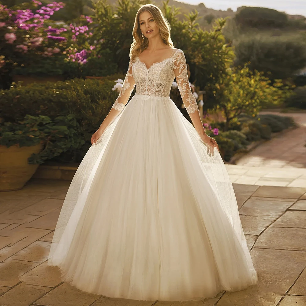 

Modern Appliques Three Quarter Sleeves Wedding Dresses A-line Tulle Bridal Gown Button Back V-neck Chapel Train Vestido De Novia