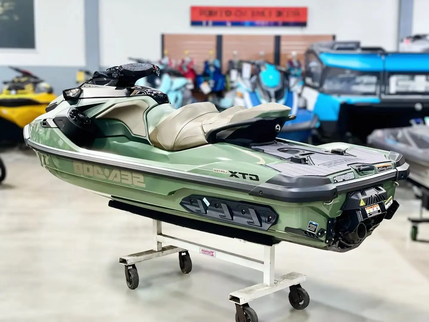 브랜드 신제품💦2023 Sea Doo GTX 리미티드 300 iDF + 테크 패키지 (메탈릭 세이지), 3 인승 선박